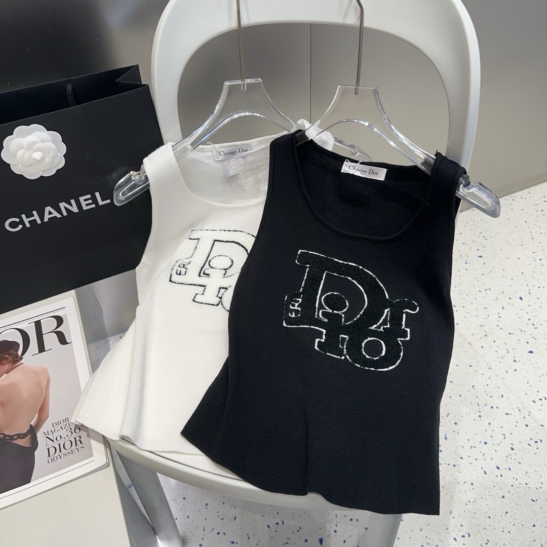 NO:882534,Dior vest, worn alone with a jacket, one-size-fits-all swimsuits, swim trunks, bikinis, swimsuits, swimming trunks, bikinis, dior, jackets & coats, swimsuits, bikinis19860909迪奥背心,搭外套单穿超爆 均码泳衣泳裤比基尼,泳衣，泳裤，比基尼,dior,jackets & coats,swimsuits,bikinis,accessory