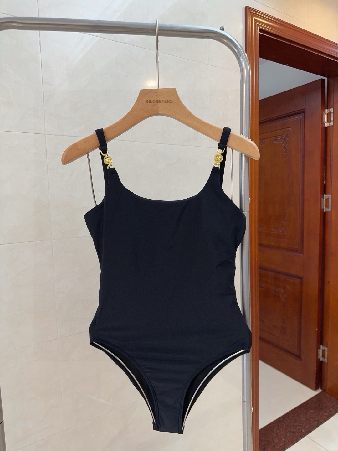 NO:921135,Versace swimsuit, a must-have for fashionistas!  The real thing is super nice!  It’s great to take photos on vacation at the beach!  SML swimsuit, swimsuit, bikini, swimsuit, swimming trunks, bikini,versace,swimsuits,bikinis19860909范思哲泳衣,时尚潮人必备！实物超级好看！海边度假拍照超级好！SML泳衣泳裤比基尼,泳衣，泳裤，比基尼,versace,swimsuits,bikinis,accessory