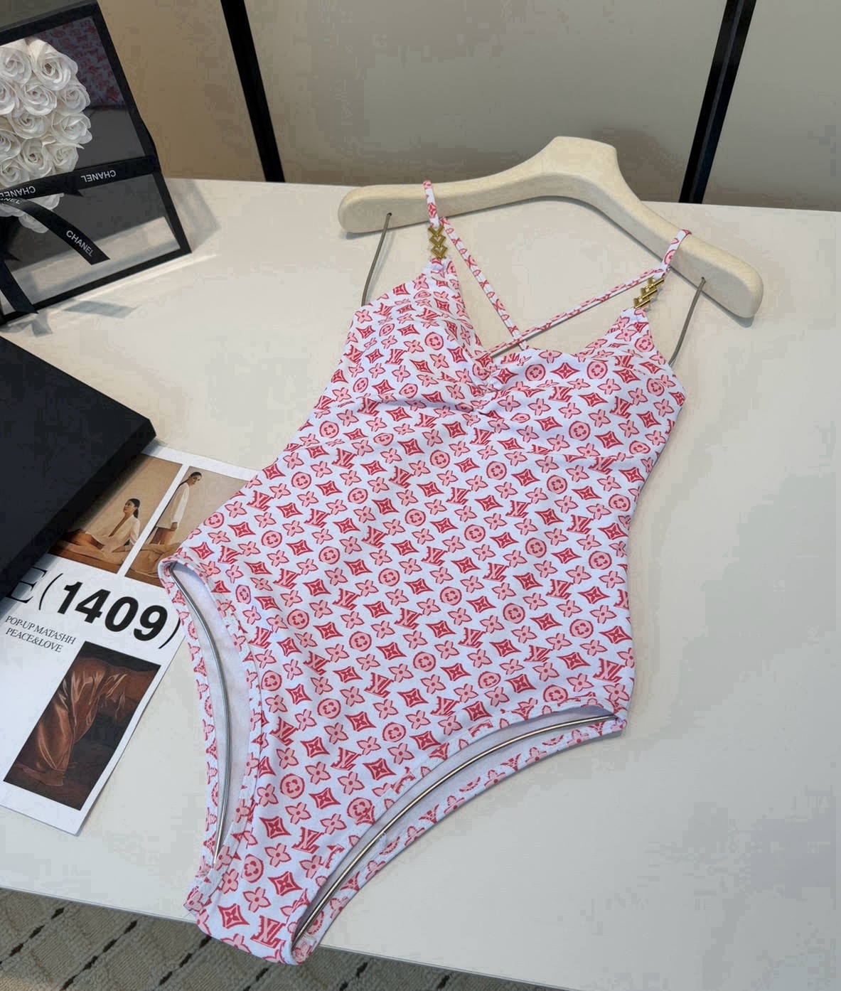 NO:921162,LV swimsuit, the real thing is so beautiful!  If you can’t take a picture of its beauty, whoever wears it will look better!  It is worth buying SML swimsuits, swimsuits, bikinis, swimsuits, swimming trunks, bikinis, louis vuitton, swimsuits, bikinis19860909LV泳衣,实物实在太美了！拍不出来它的美谁穿谁美！很值得入手 SML泳衣泳裤比基尼,泳衣，泳裤，比基尼,louis vuitton,swimsuits,bikinis,accessory