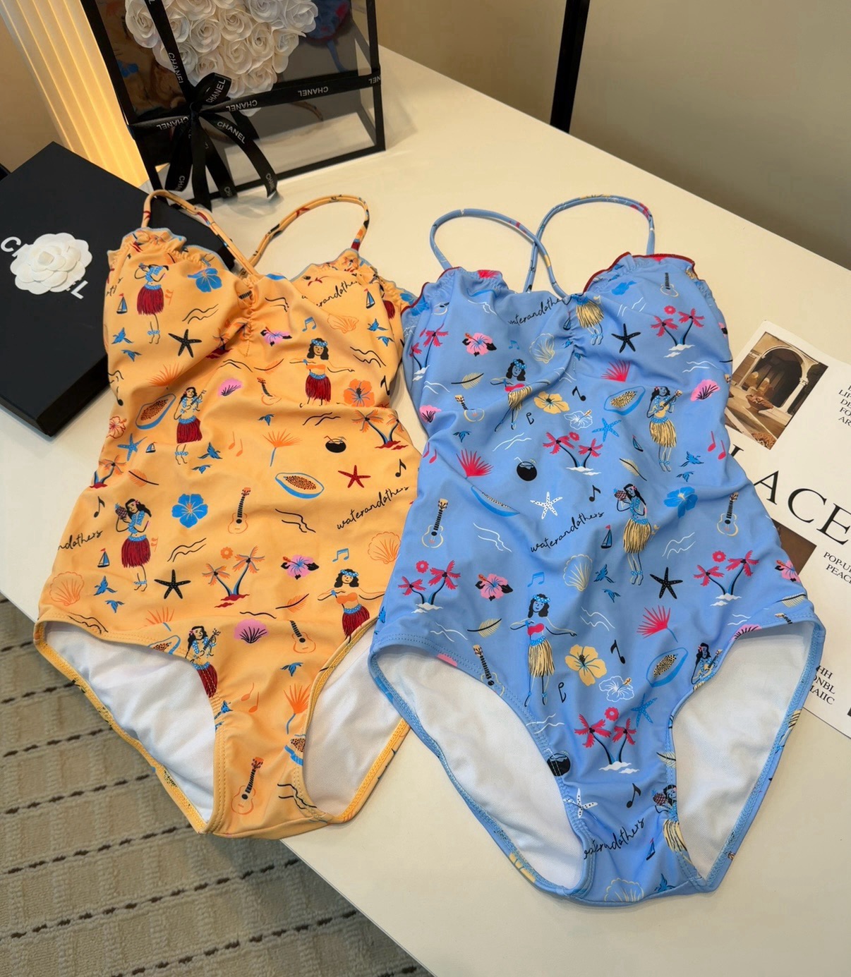 NO:942465,Versace swimsuit, the upper body is slimming and beautiful!  Wear very fashionable SML swimsuits, swimsuits, bikinis, swimsuits, swimming trunks, bikinis, versace, swimsuits, bikinis19860909范思哲泳衣,上身显瘦而且好看！穿着很洋气SML泳衣泳裤比基尼,泳衣，泳裤，比基尼,versace,swimsuits,bikinis,accessory