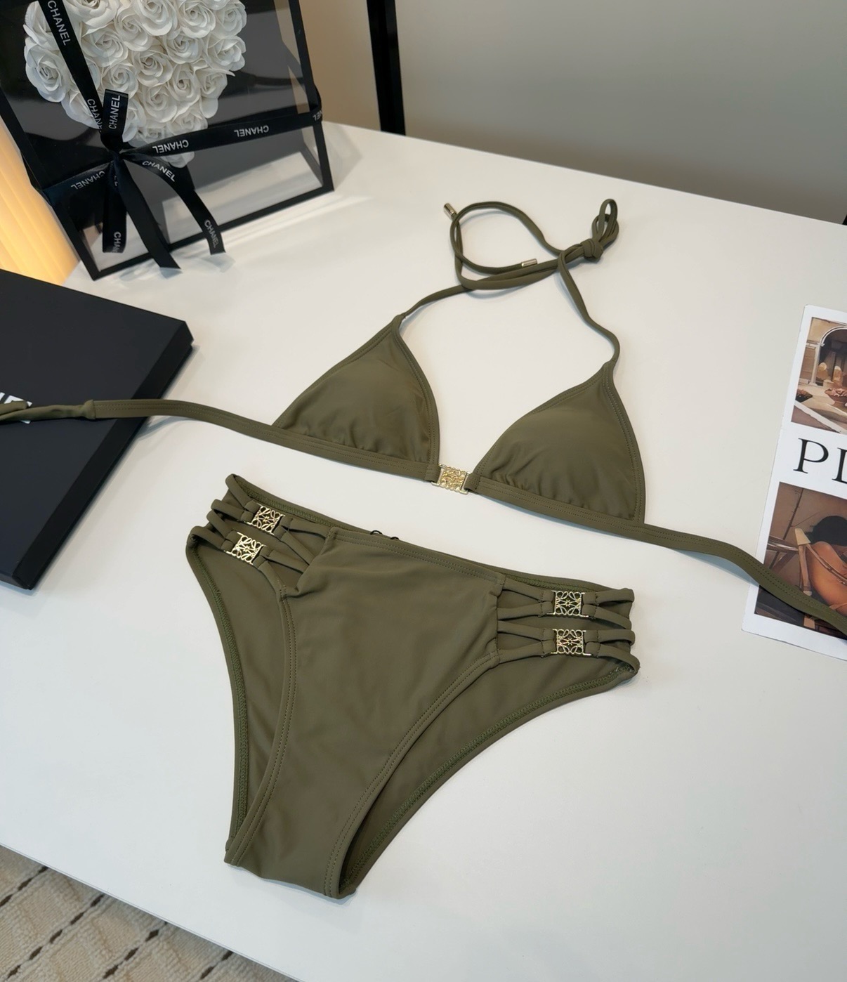 NO:942902,Loewe swimsuit makes the upper body look slimmer and more beautiful!  Wear very fashionable SML swimsuits, swimsuits, bikinis, swimsuits, swimming trunks, bikinis, loewe, swimsuits, bikinis19860909罗意威泳衣,上身显瘦而且好看！穿着很洋气SML泳衣泳裤比基尼,泳衣，泳裤，比基尼,loewe,swimsuits,bikinis,accessory