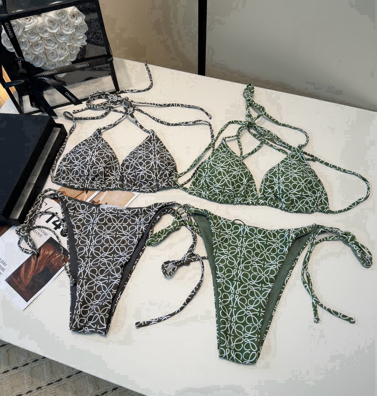 NO:943423,Loewe swimsuit makes the upper body look slimmer and more beautiful!  Wear very fashionable SML swimsuits, swimsuits, bikinis, swimsuits, swimming trunks, bikinis, loewe, swimsuits, bikinis19860909罗意威泳衣,上身显瘦而且好看！穿着很洋气SML泳衣泳裤比基尼,泳衣，泳裤，比基尼,loewe,swimsuits,bikinis,accessory
