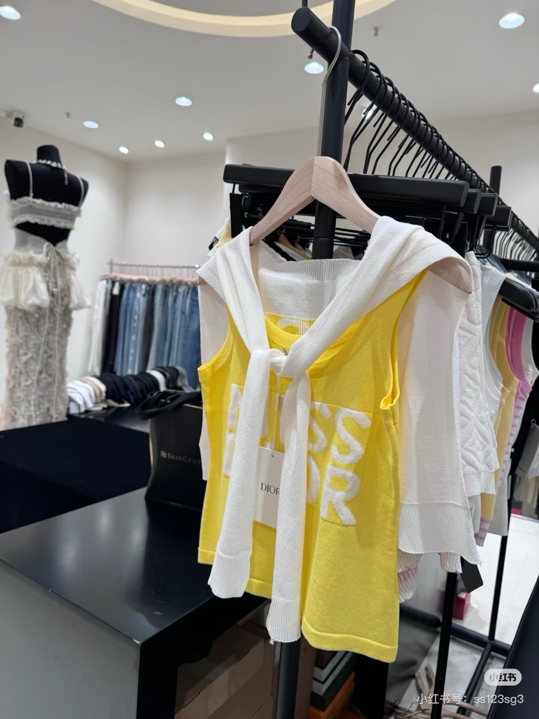 NO:943473,Dior vests, worn alone with jackets, one-size-fits-all swimsuits, swim trunks, bikinis, swimsuits, swimming trunks, bikinis, dior, jackets & coats, swimsuits, bikinis19860909迪奥背心,搭外套单穿超爆 均码泳衣泳裤比基尼,泳衣，泳裤，比基尼,dior,jackets & coats,swimsuits,bikinis,accessory