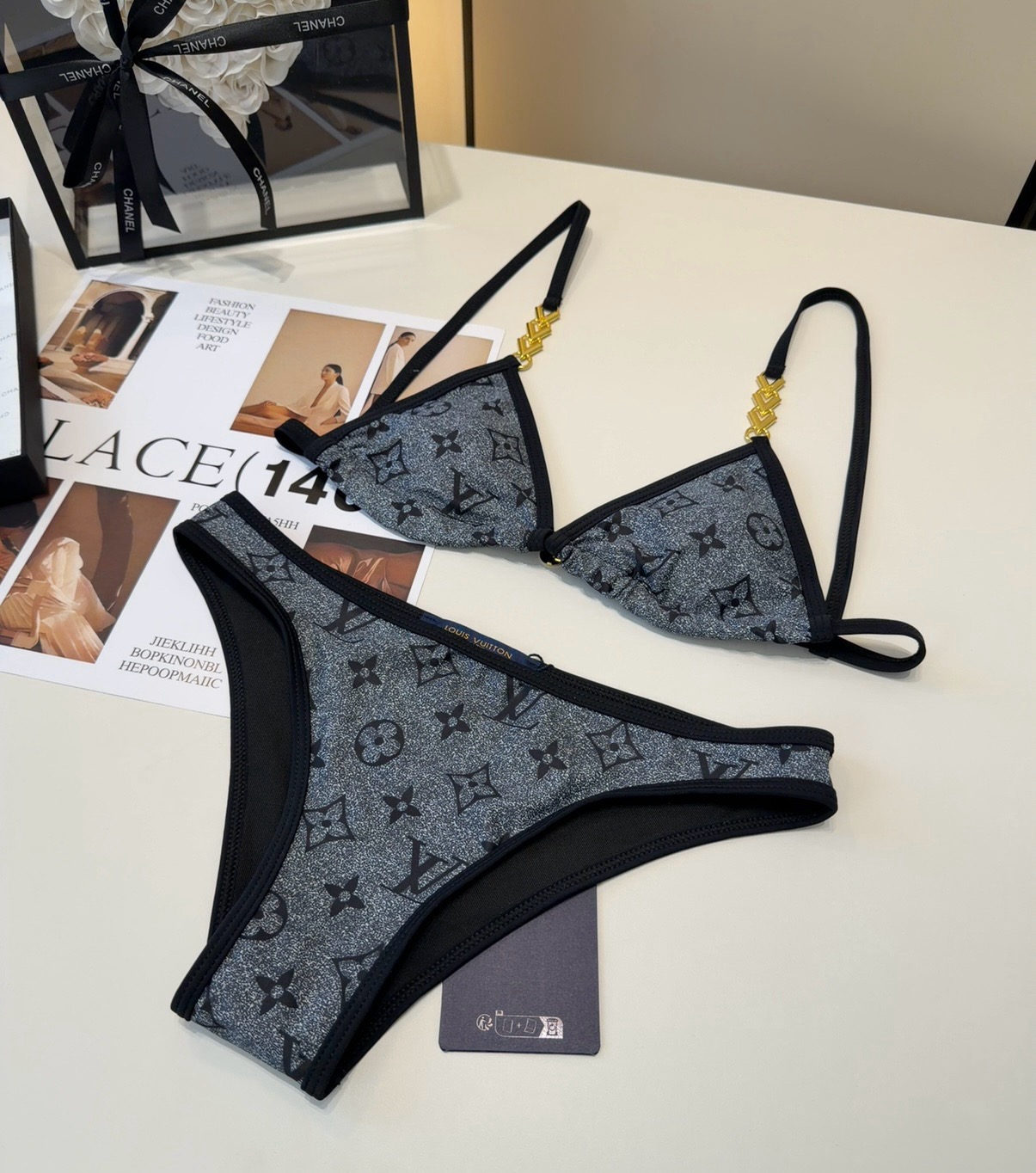 NO:943416,LV swimsuit, the real thing is so beautiful!  If you can’t take a picture of its beauty, whoever wears it will look better!  It is worth buying SML swimsuits, swimsuits, bikinis, swimsuits, swimming trunks, bikinis, louis vuitton, swimsuits, bikinis19860909Lv泳衣,实物实在太美了！拍不出来它的美谁穿谁美！很值得入手 SML泳衣泳裤比基尼,泳衣，泳裤，比基尼,louis vuitton,swimsuits,bikinis,accessory