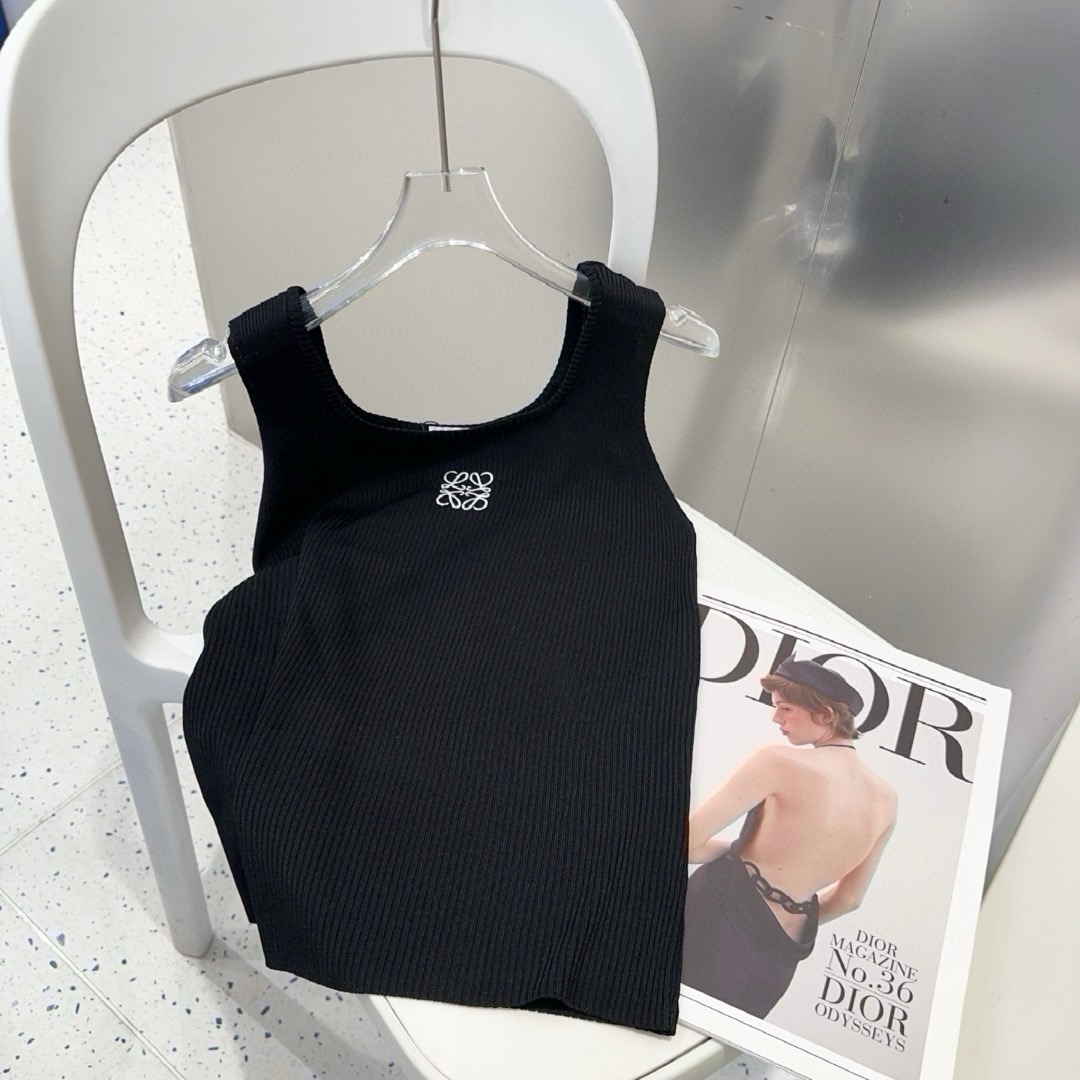 NO:943489,Loewe vest, worn alone with a jacket, one-size-fits-all swimsuits, swim trunks, bikinis, swimsuits, swimming trunks, bikinis, loewe, jackets & coats, swimsuits, bikinis19860909罗意威背心,搭外套单穿超爆 均码泳衣泳裤比基尼,泳衣，泳裤，比基尼,loewe,jackets & coats,swimsuits,bikinis,accessory