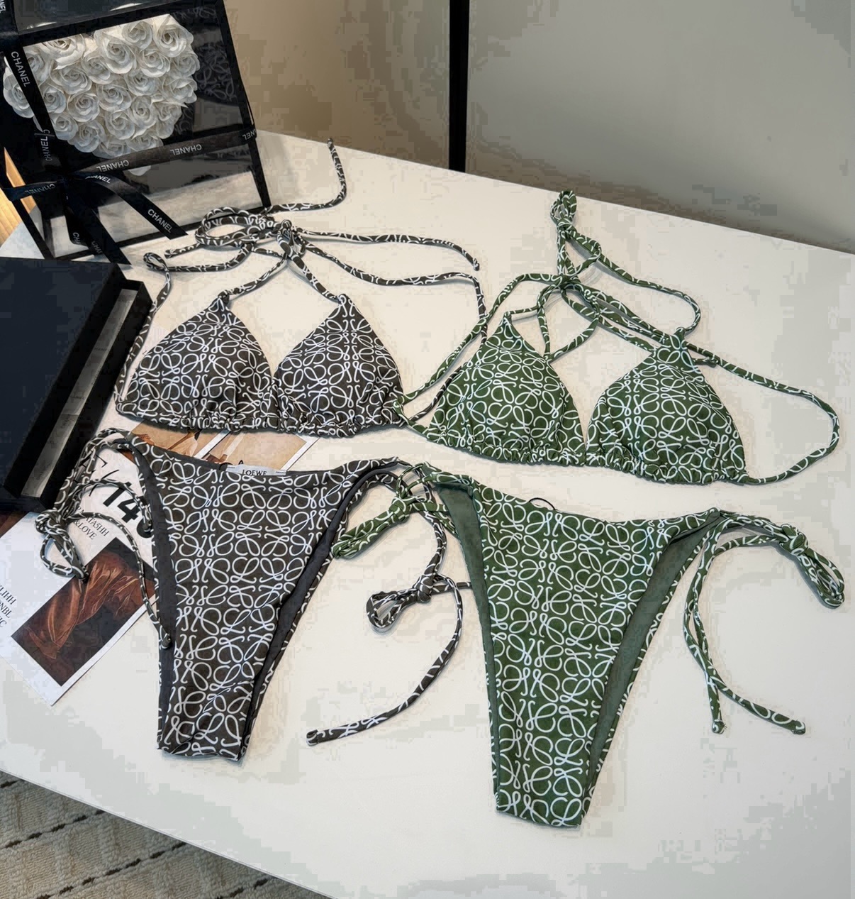 NO:943444,Loewe swimsuit makes the upper body look slimmer and more beautiful!  Wear very fashionable SML swimsuits, swimsuits, bikinis, swimsuits, swimming trunks, bikinis, loewe, swimsuits, bikinis19860909罗意威泳衣,上身显瘦而且好看！穿着很洋气SML泳衣泳裤比基尼,泳衣，泳裤，比基尼,loewe,swimsuits,bikinis,accessory