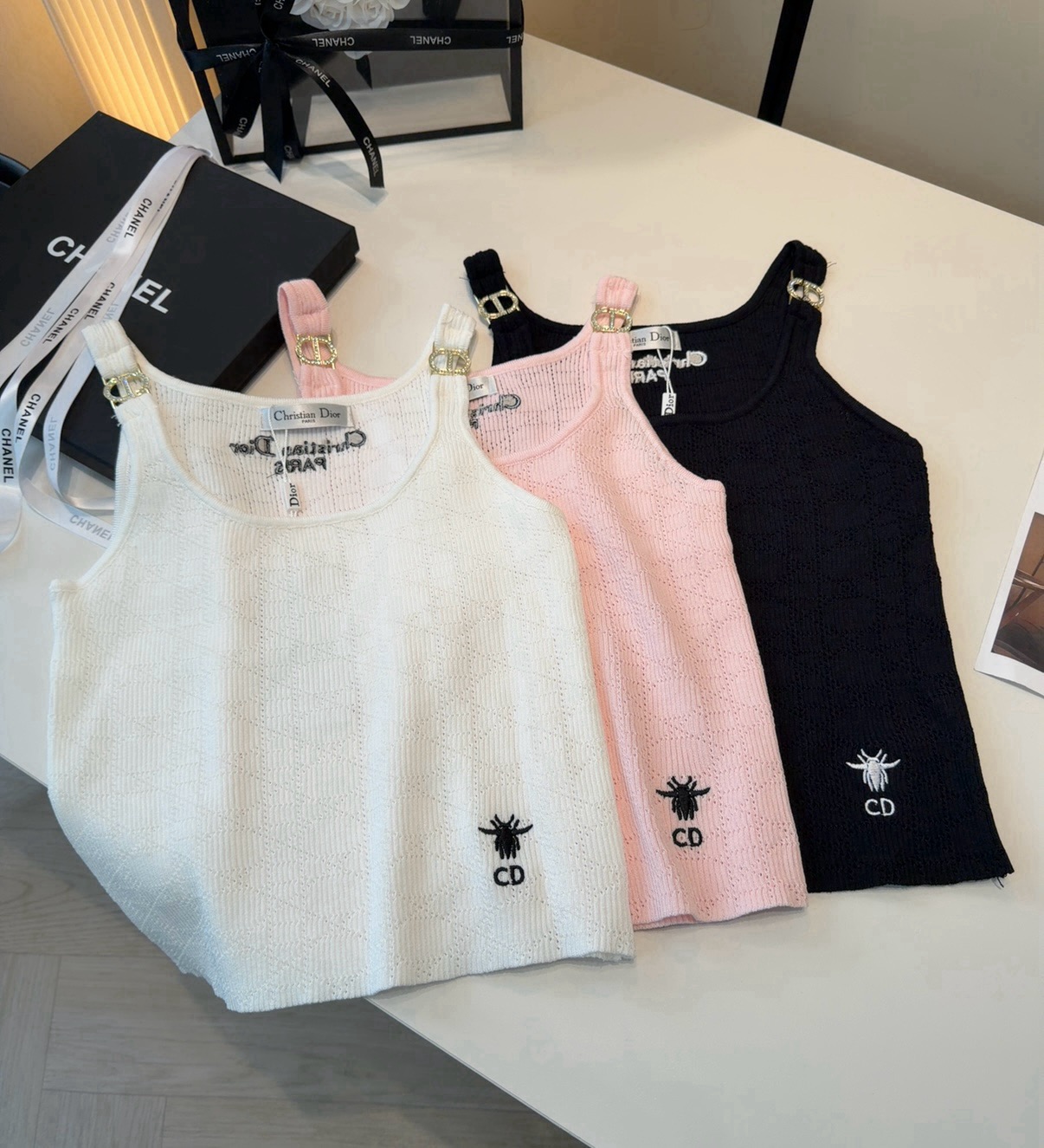 NO:943798,Dior vests, worn alone with jackets, one-size-fits-all swimsuits, swim trunks, bikinis, swimsuits, swimming trunks, bikinis, dior, jackets & coats, swimsuits, bikinis19860909迪奥背心,搭外套单穿超爆 均码泳衣泳裤比基尼,泳衣，泳裤，比基尼,dior,jackets & coats,swimsuits,bikinis,accessory