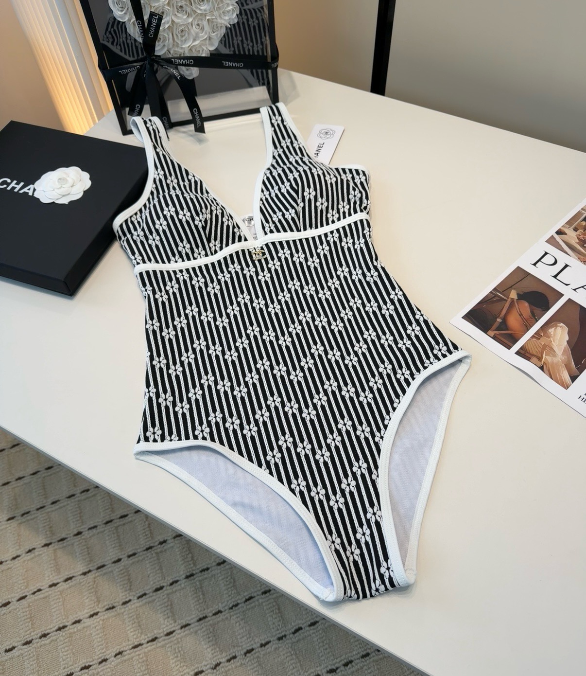 NO:943723,Chanel swimsuit, the upper body is slim and beautiful!  Wearing a very fashionable SML swimsuit, swimming trunks, bikini, swimsuit, swimming trunks, bikini, chanel, swimsuits, bikinis19860909香奈儿泳衣,上身显瘦而且好看！穿着很洋气SML泳衣泳裤比基尼,泳衣，泳裤，比基尼,chanel,swimsuits,bikinis,accessory
