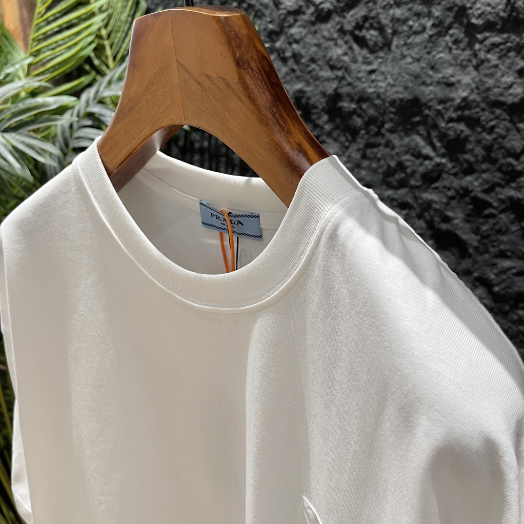 新款普家新款T恤面料采用顶级原版精梳棉前幅口袋设计金属logo顶级的做工高端品质男女同款尺码:S-XL颜