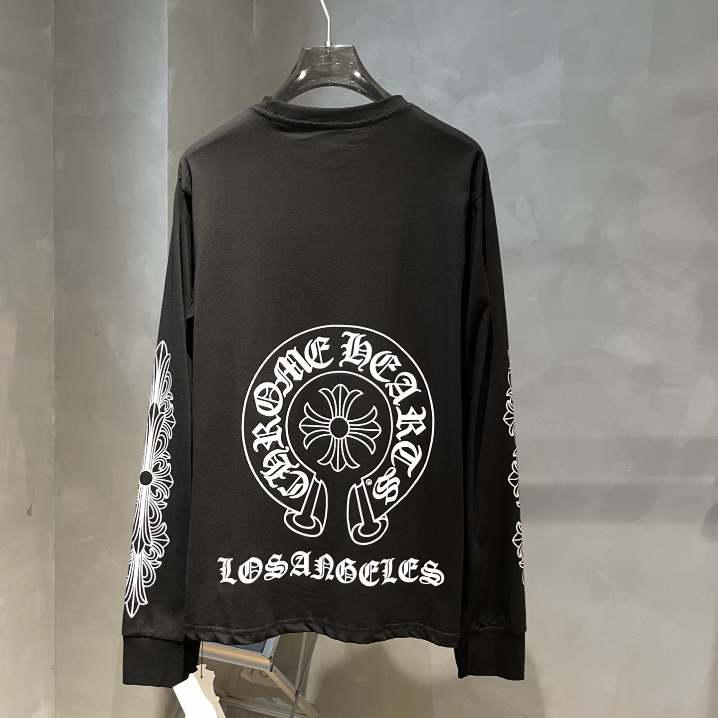 P85
🌈克罗心🌟新款秋冬长袖🆕采用纯棉面料，手感细腻，搭配印花logo品牌标识，超级时尚洋气！码数：S-XL男女同款