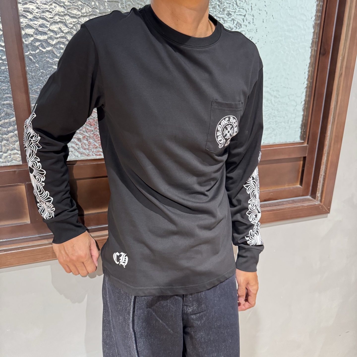 P85
🌈克罗心🌟新款秋冬长袖🆕采用纯棉面料，手感细腻，搭配印花logo品牌标识，超级时尚洋气！码数：S-XL男女同款