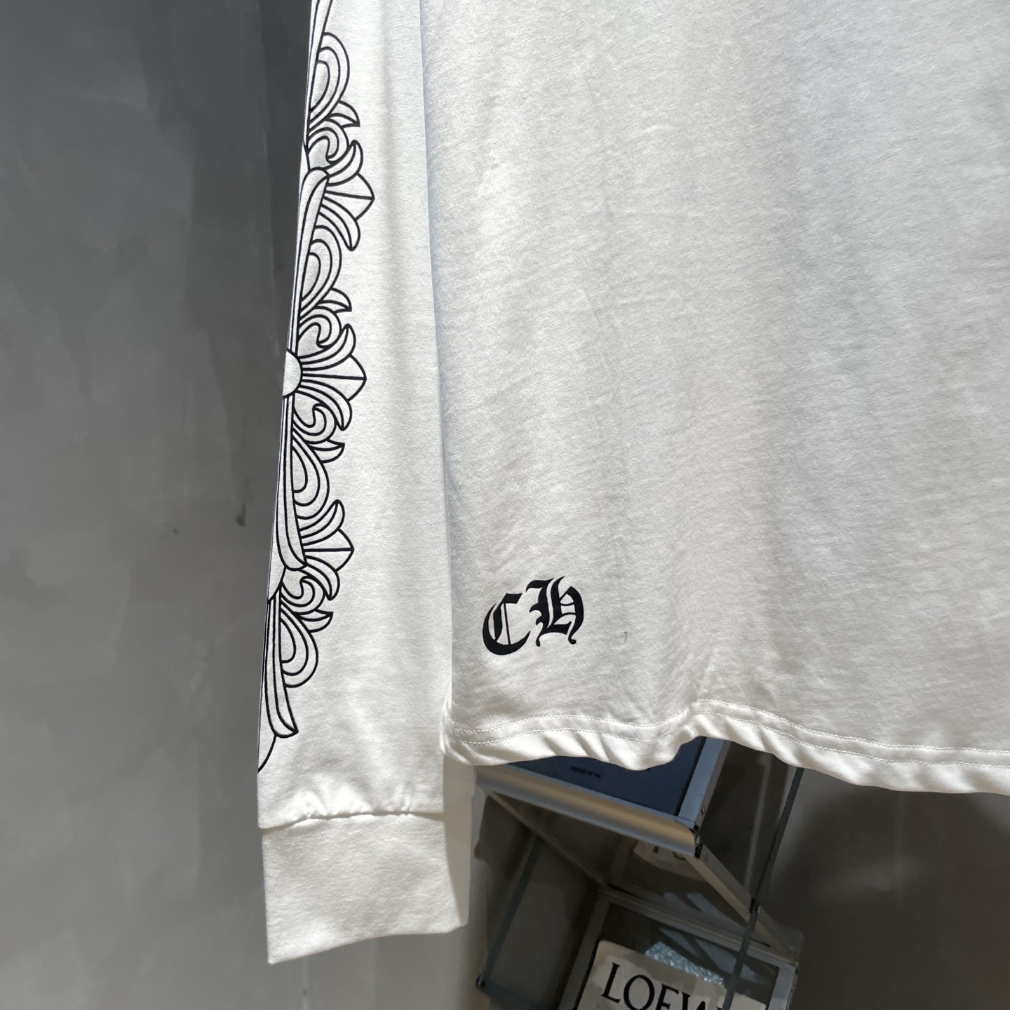 P85
克罗心🌟新款秋冬长袖🆕采用纯棉面料，手感细腻，搭配印花logo品牌标识，超级时尚洋气！码数：S-XL男女同款