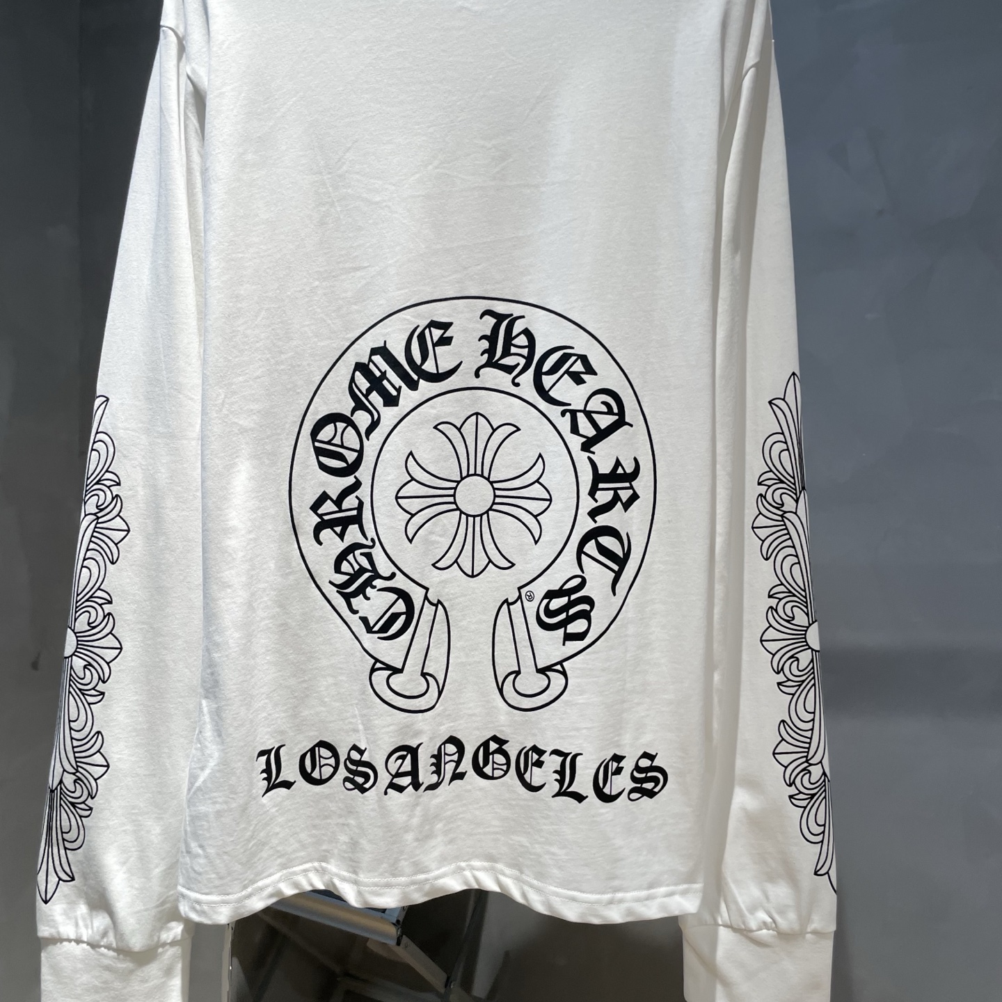 P85
克罗心🌟新款秋冬长袖🆕采用纯棉面料，手感细腻，搭配印花logo品牌标识，超级时尚洋气！码数：S-XL男女同款