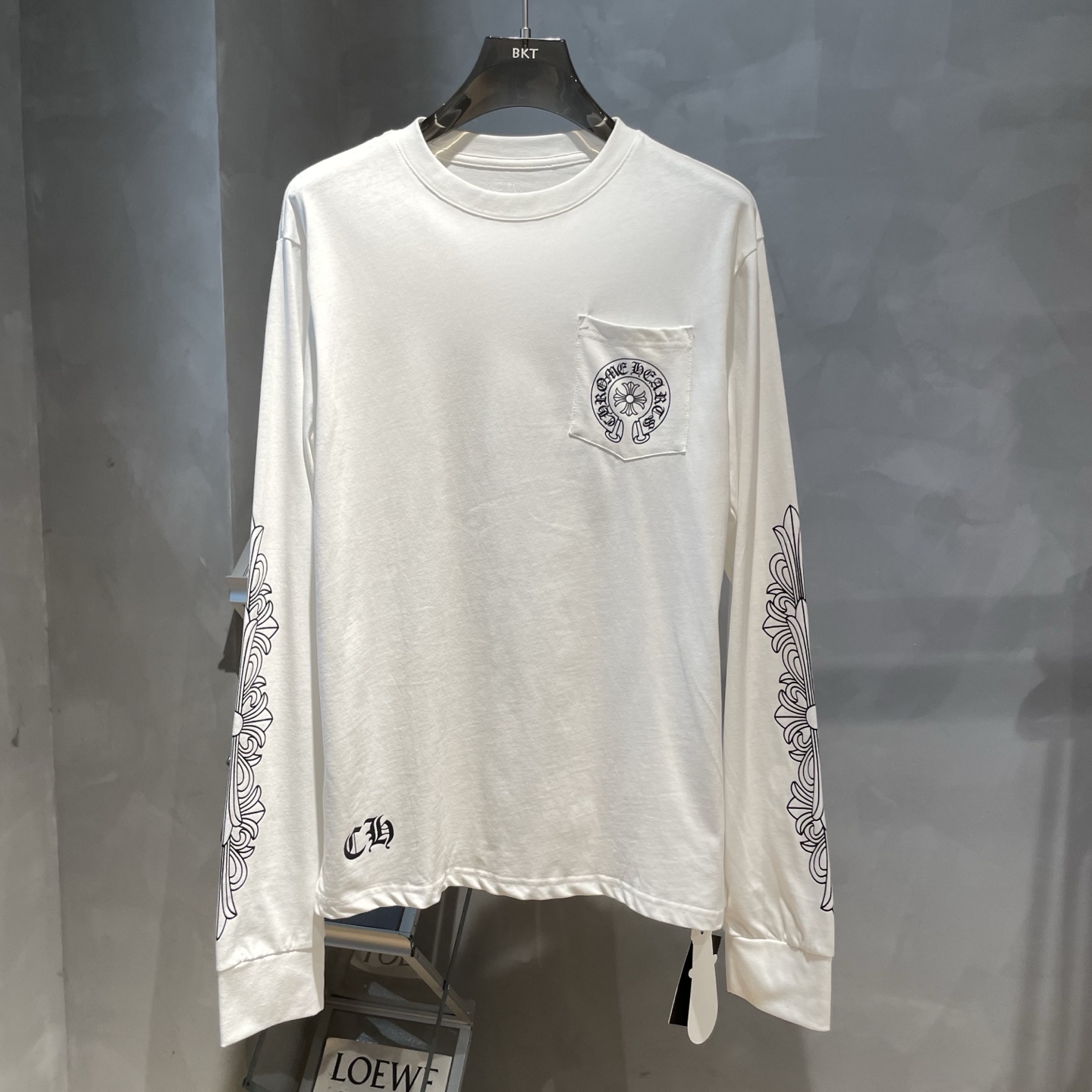 P85
克罗心🌟新款秋冬长袖🆕采用纯棉面料，手感细腻，搭配印花logo品牌标识，超级时尚洋气！码数：S-XL男女同款