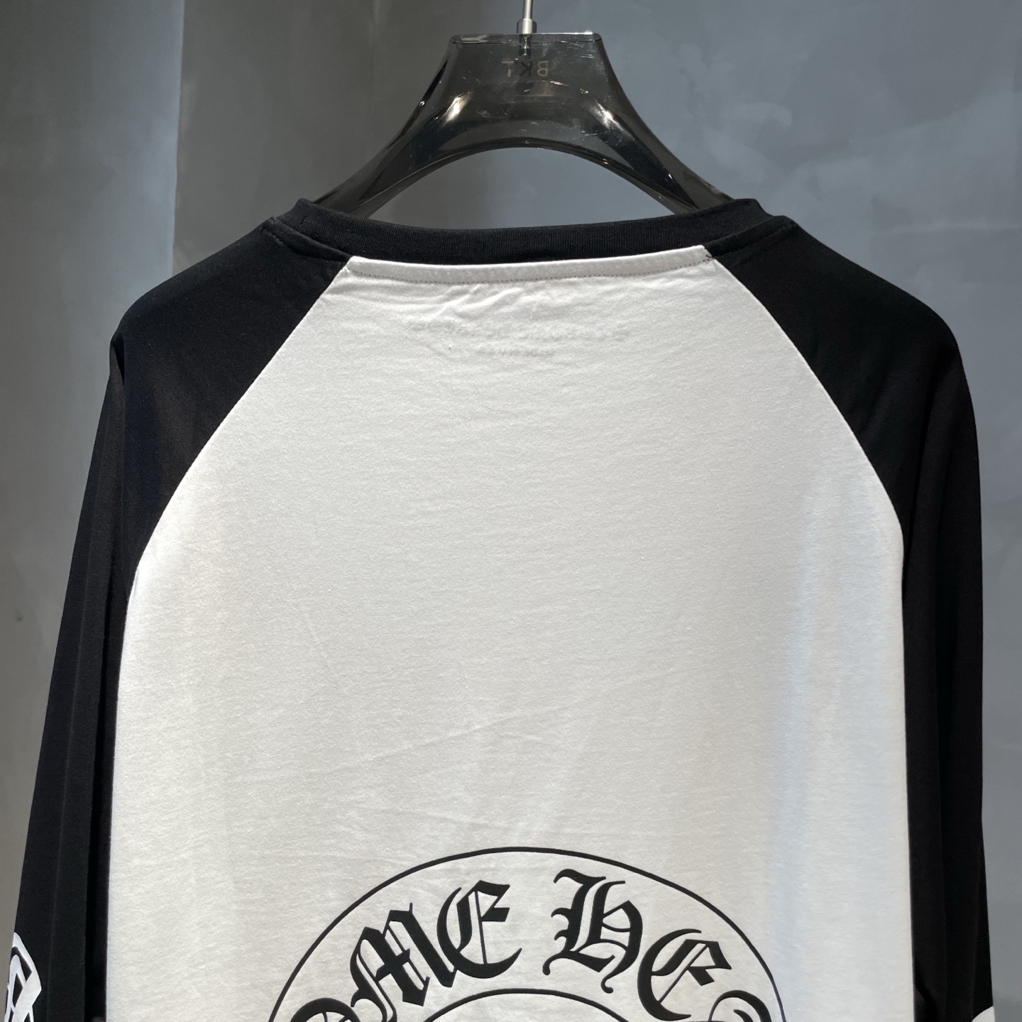 P85
克罗心🌟新款秋冬长袖🆕采用纯棉面料，手感细腻，搭配印花logo品牌标识，超级时尚洋气！码数：S-XL男女同款