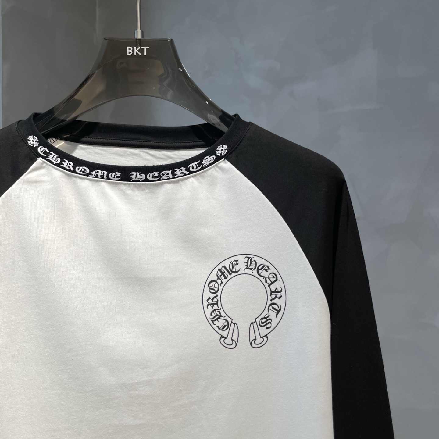 P85
克罗心🌟新款秋冬长袖🆕采用纯棉面料，手感细腻，搭配印花logo品牌标识，超级时尚洋气！码数：S-XL男女同款