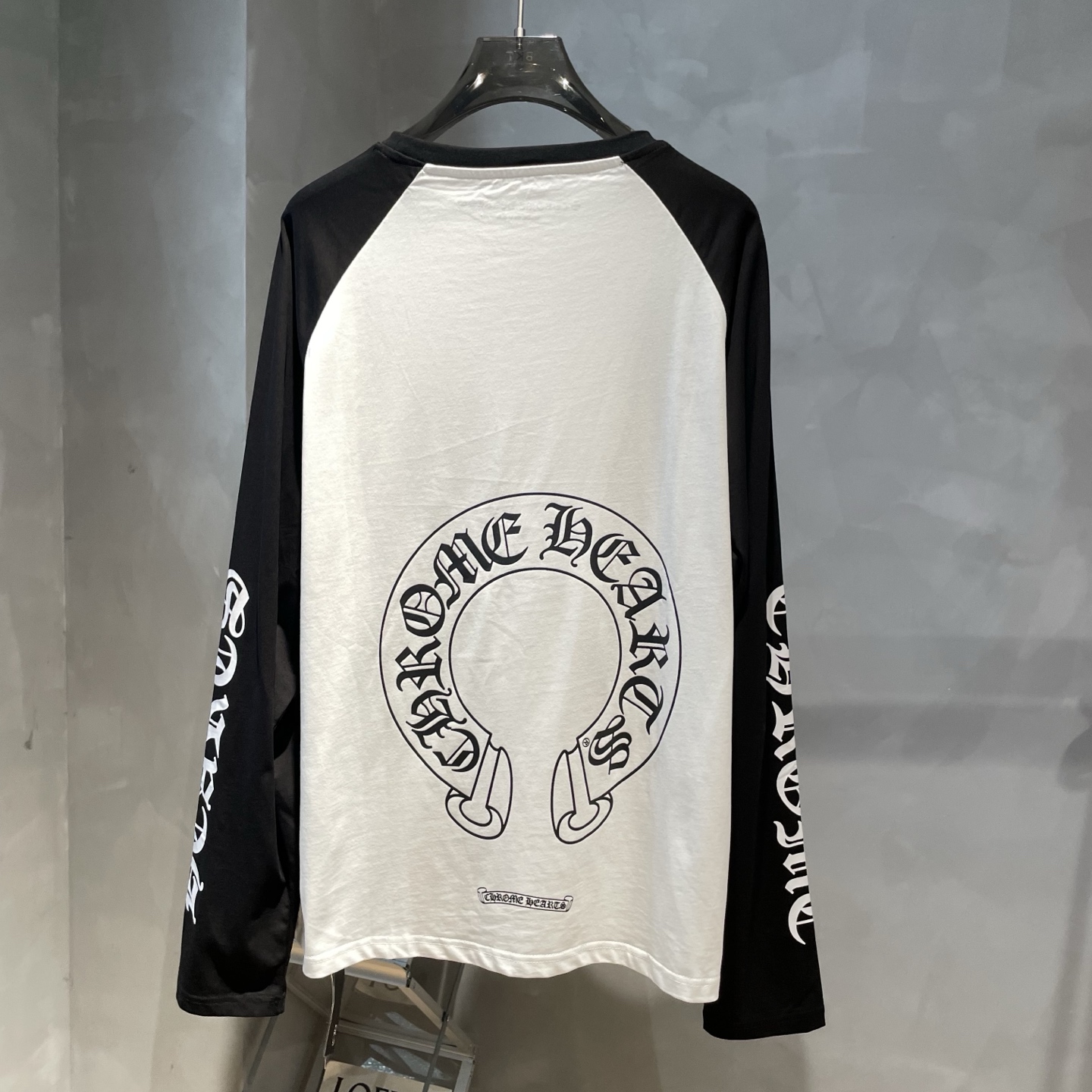 P85
克罗心🌟新款秋冬长袖🆕采用纯棉面料，手感细腻，搭配印花logo品牌标识，超级时尚洋气！码数：S-XL男女同款