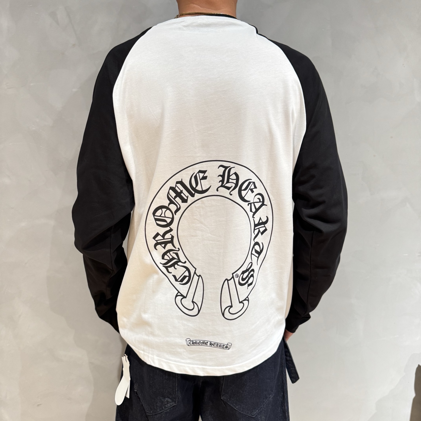 P85
克罗心🌟新款秋冬长袖🆕采用纯棉面料，手感细腻，搭配印花logo品牌标识，超级时尚洋气！码数：S-XL男女同款