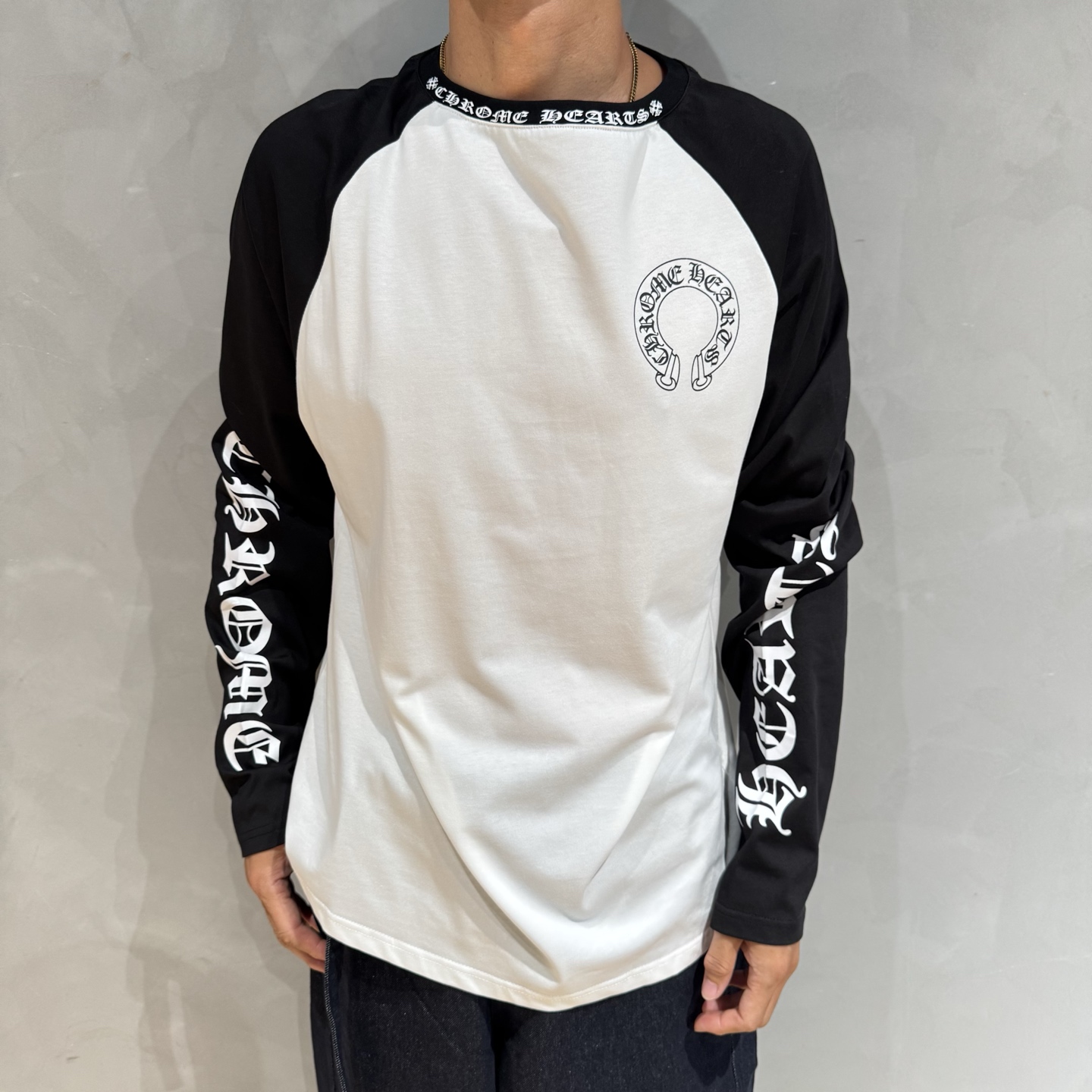 P85
克罗心🌟新款秋冬长袖🆕采用纯棉面料，手感细腻，搭配印花logo品牌标识，超级时尚洋气！码数：S-XL男女同款