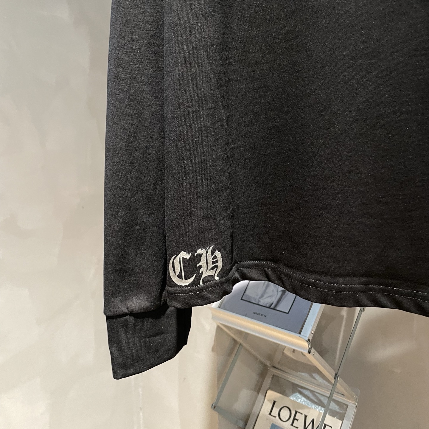 P90
🌈克罗心🌟新款秋冬长袖🆕采用纯棉面料，手感细腻，搭配印花logo品牌标识，超级时尚洋气！码数：S-XL男女同款