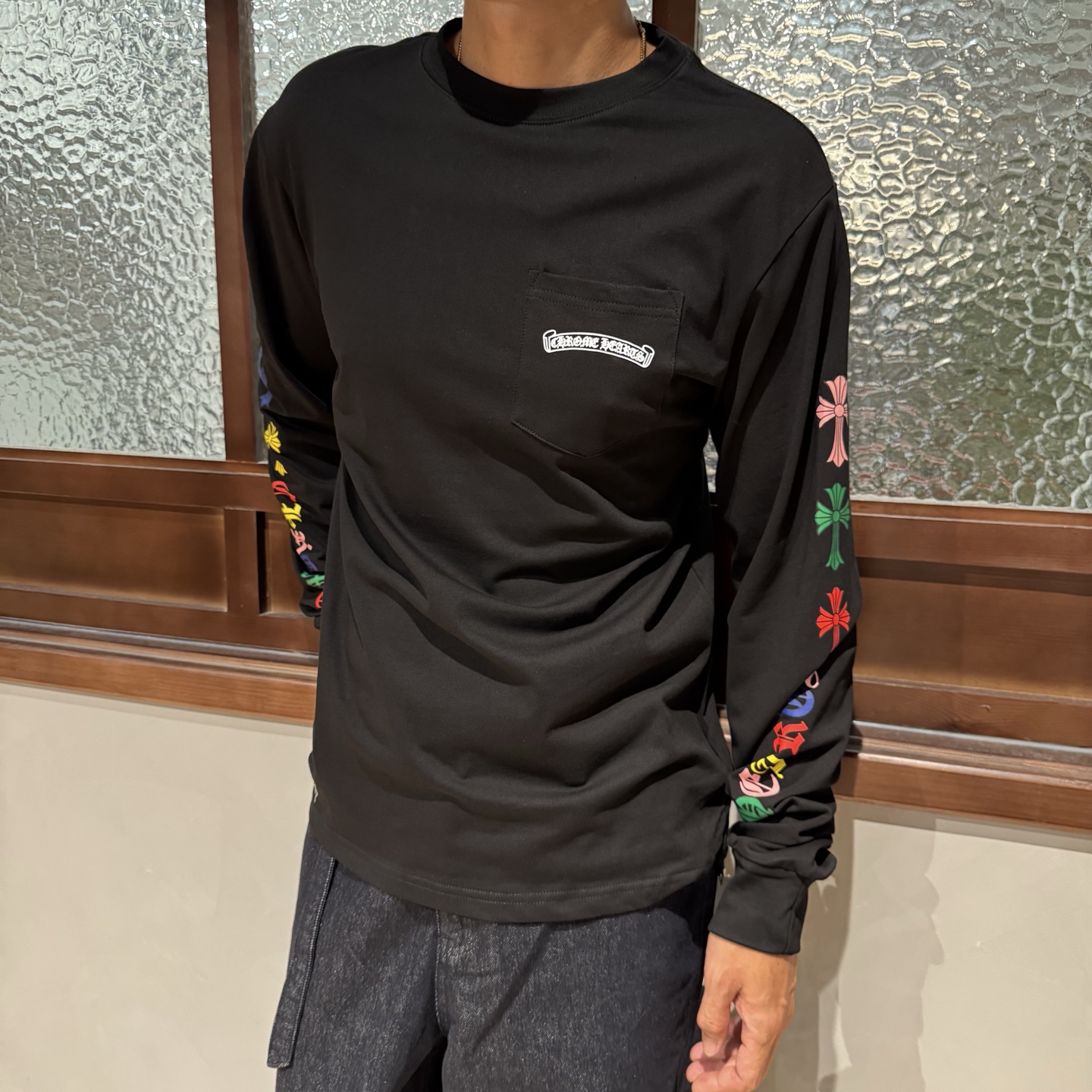 P90
🌈克罗心🌟新款秋冬长袖🆕采用纯棉面料，手感细腻，搭配印花logo品牌标识，超级时尚洋气！码数：S-XL男女同款