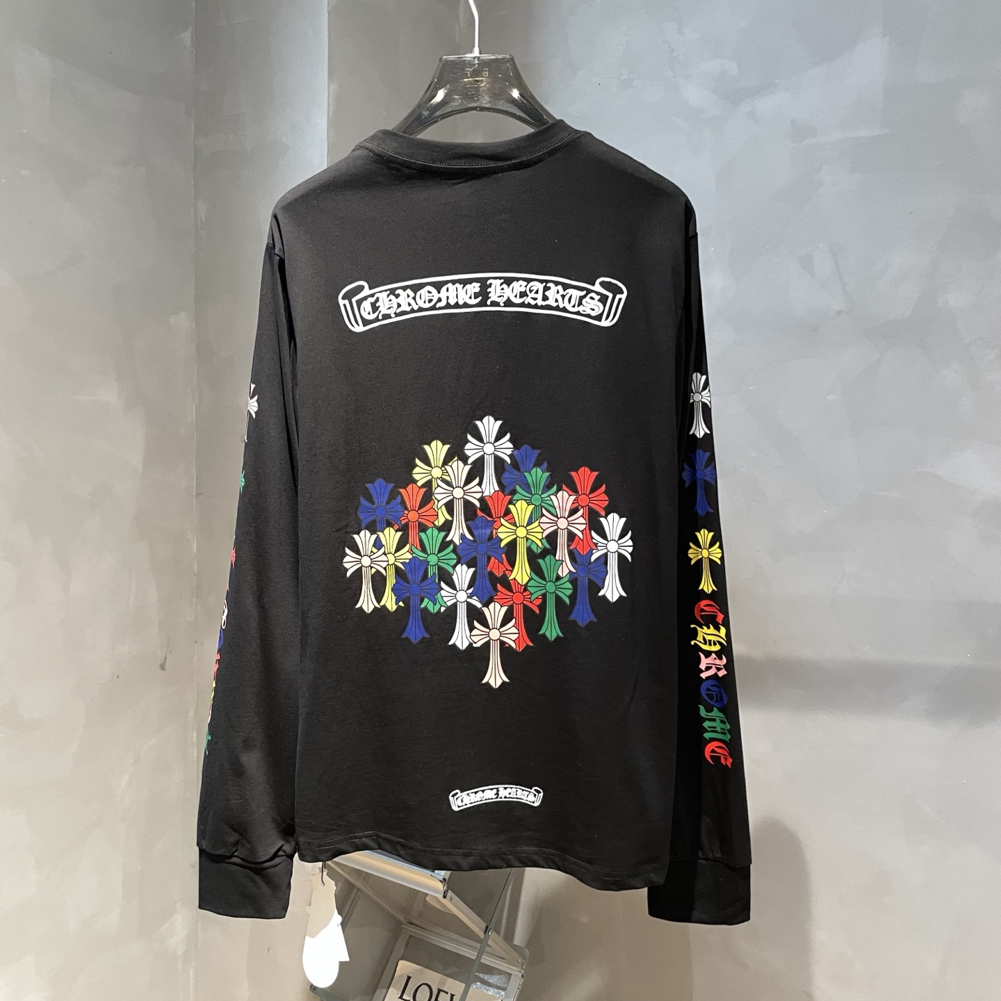 P90
🌈克罗心🌟新款秋冬长袖🆕采用纯棉面料，手感细腻，搭配印花logo品牌标识，超级时尚洋气！码数：S-XL男女同款