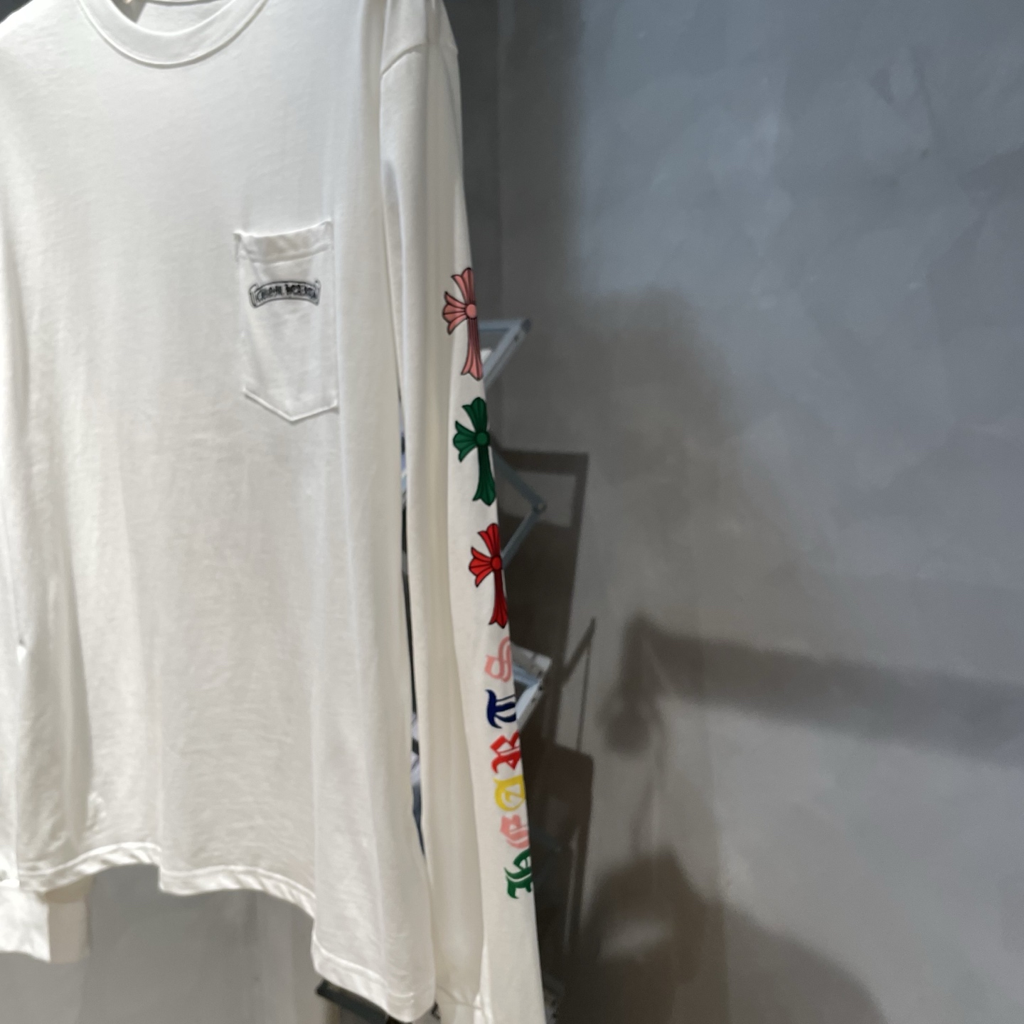 P90
🌈克罗心🌟新款秋冬长袖🆕采用纯棉面料，手感细腻，搭配印花logo品牌标识，超级时尚洋气！码数：S-XL男女同款