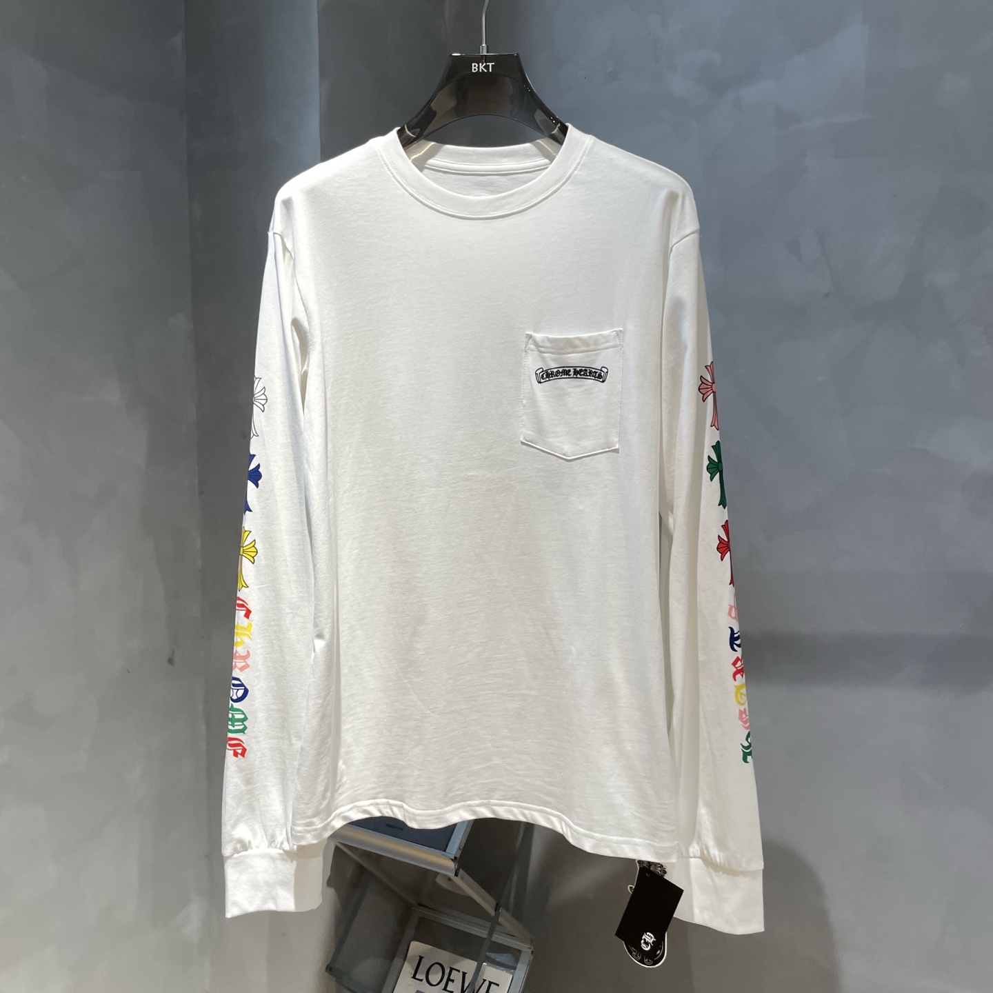 P90
🌈克罗心🌟新款秋冬长袖🆕采用纯棉面料，手感细腻，搭配印花logo品牌标识，超级时尚洋气！码数：S-XL男女同款