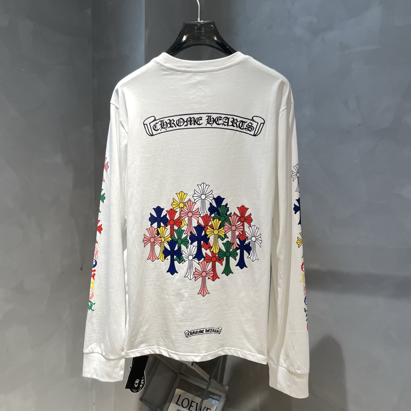 P90
🌈克罗心🌟新款秋冬长袖🆕采用纯棉面料，手感细腻，搭配印花logo品牌标识，超级时尚洋气！码数：S-XL男女同款