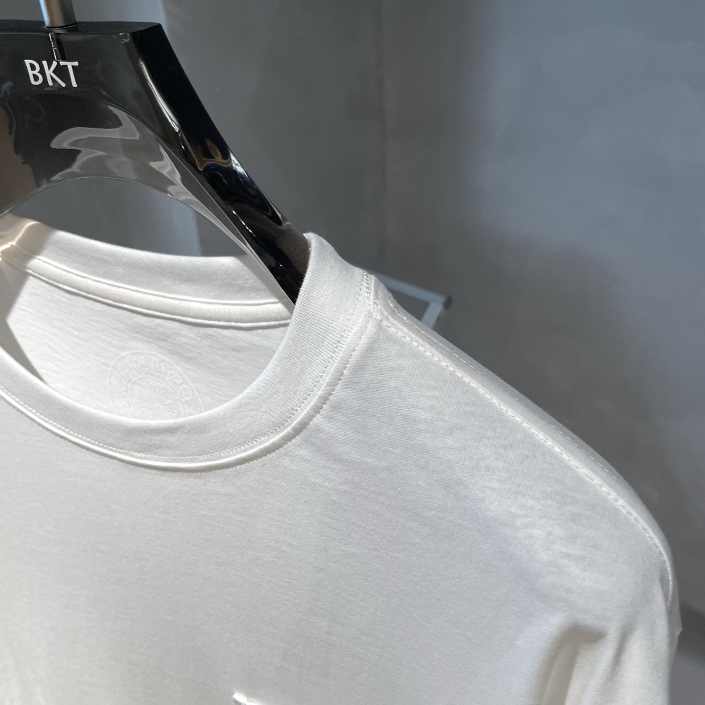 P90
🌈克罗心🌟新款秋冬长袖🆕采用纯棉面料，手感细腻，搭配印花logo品牌标识，超级时尚洋气！码数：S-XL男女同款