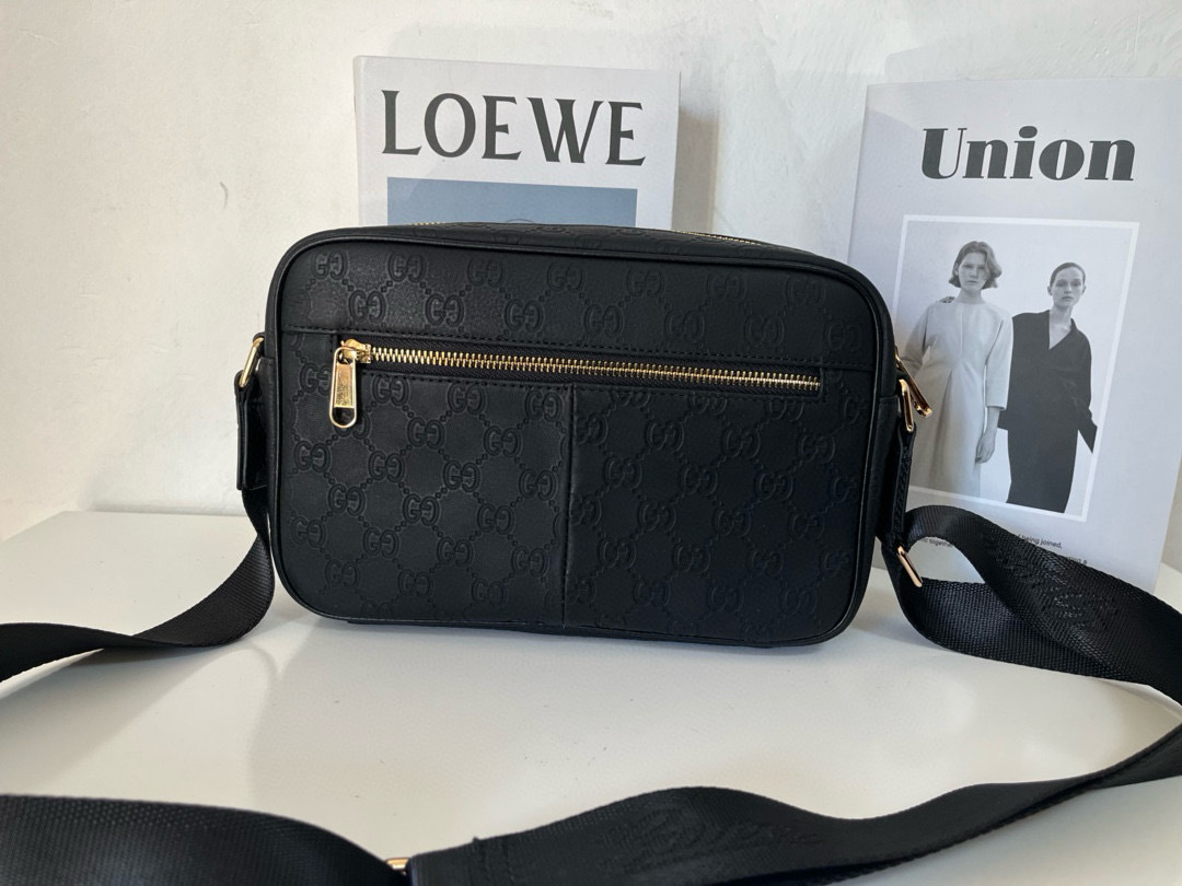 新款🌹🆕Gucci,古奇❤️专柜同步 男士斜挎包🐮🐮原版品质 商务款式,手感绝对牛!进口台湾面料配头层牛