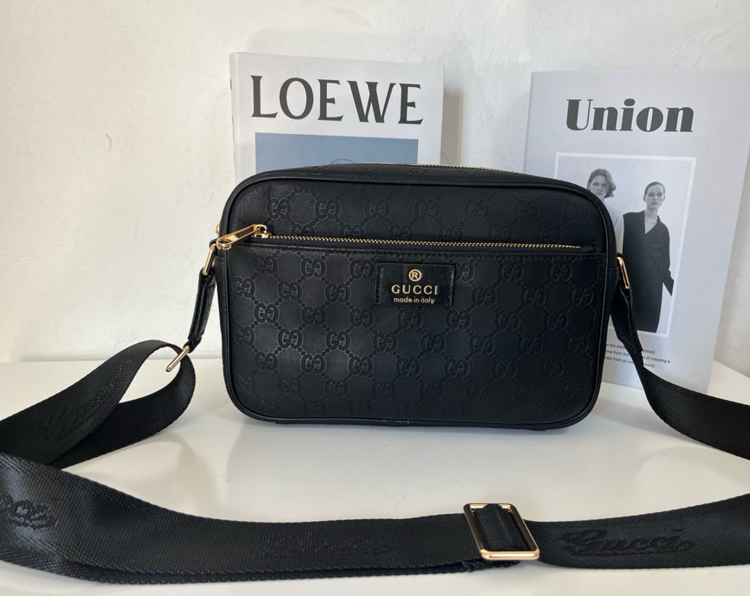 新款🌹🆕Gucci,古奇❤️专柜同步 男士斜挎包🐮🐮原版品质 商务款式,手感绝对牛!进口台湾面料配头层牛