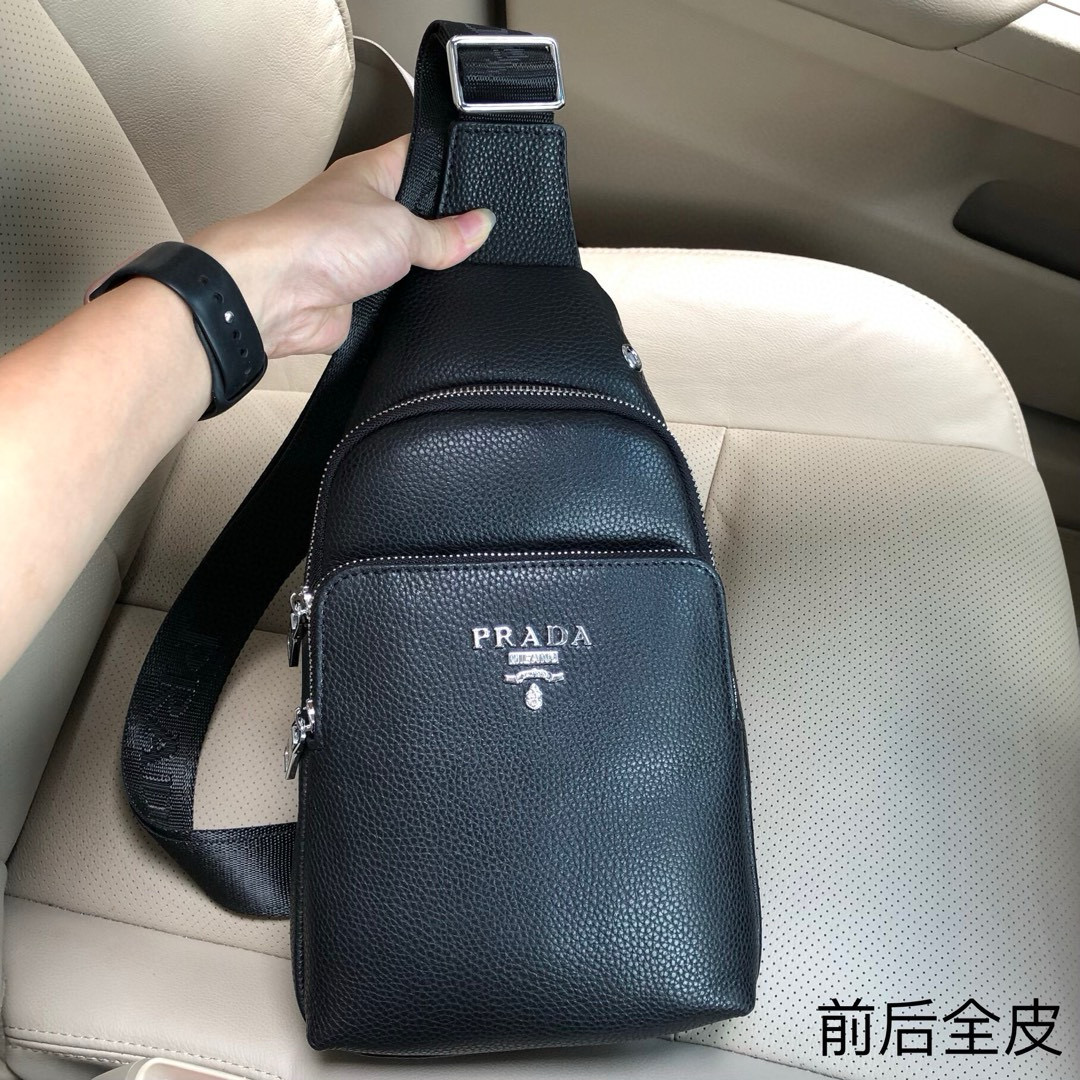🌾，男包胸包💼专供男士 倾向简洁为主 皮质就注定成为重点✨进口牛皮 沉稳低调 实用商务风格⚠️作为男士基础单品最适合不过
