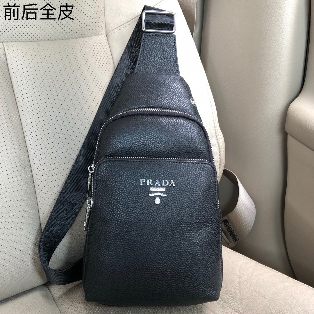 🌾，男包胸包💼专供男士 倾向简洁为主 皮质就注定成为重点✨进口牛皮 沉稳低调 实用商务风格⚠️作为男士基础单品最适合不过
