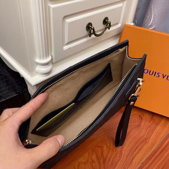 👭👭：【V家原单货】男装手包👜最新款-型号33238-1顶级品质-新款，狠货出货了顶级牛皮⚠⚠顶级做工，媲美品质，识货首