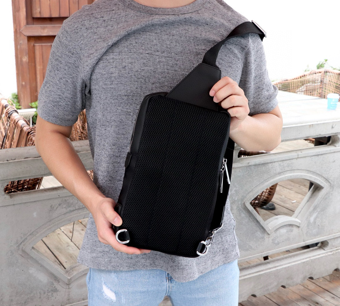 FENDI小怪兽長方形バックパック 男士斜め掛け胸バッグ