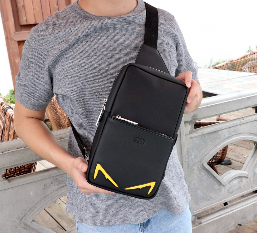 FENDI小怪兽長方形バックパック 男士斜め掛け胸バッグ