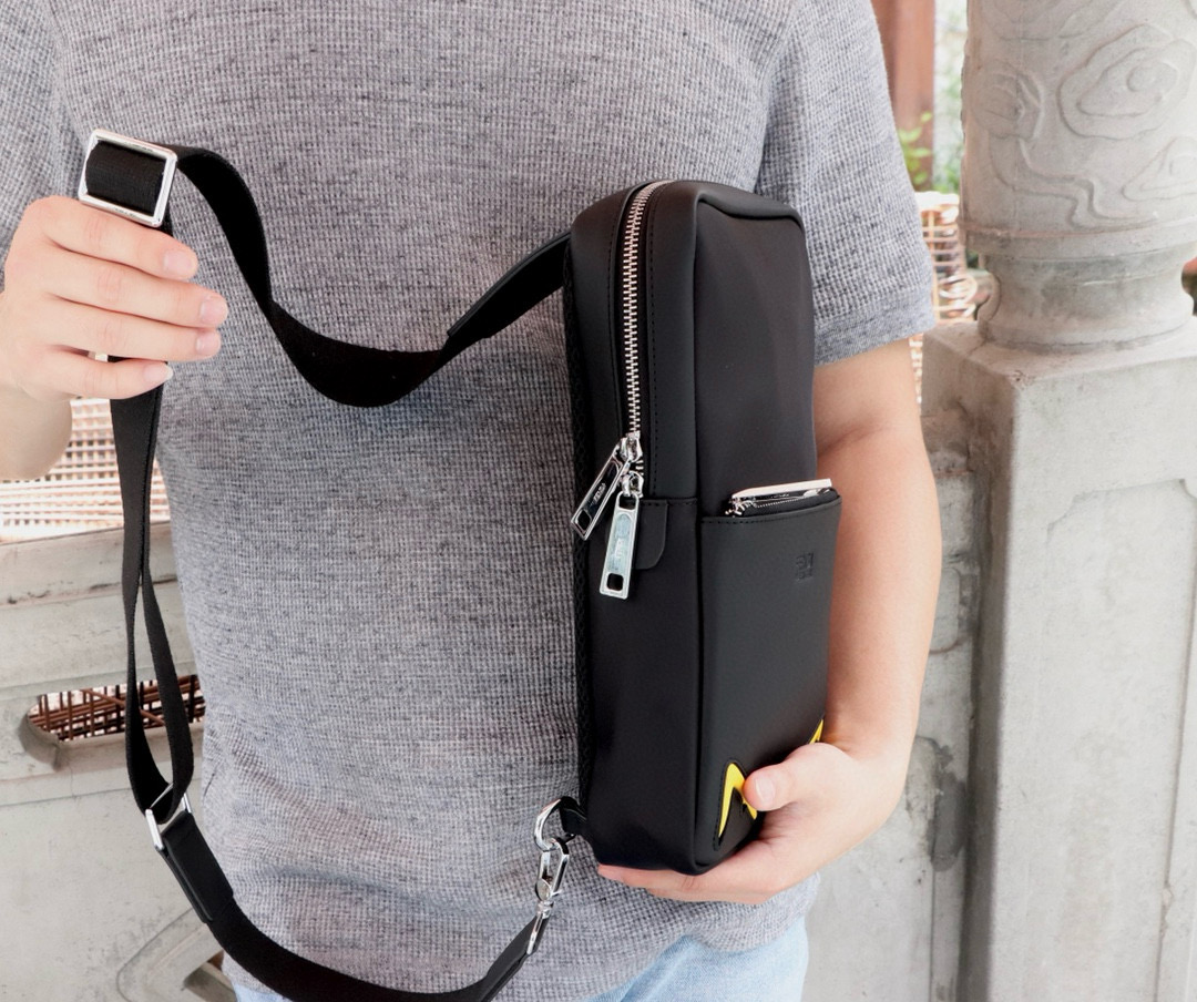 FENDI小怪兽長方形バックパック 男士斜め掛け胸バッグ