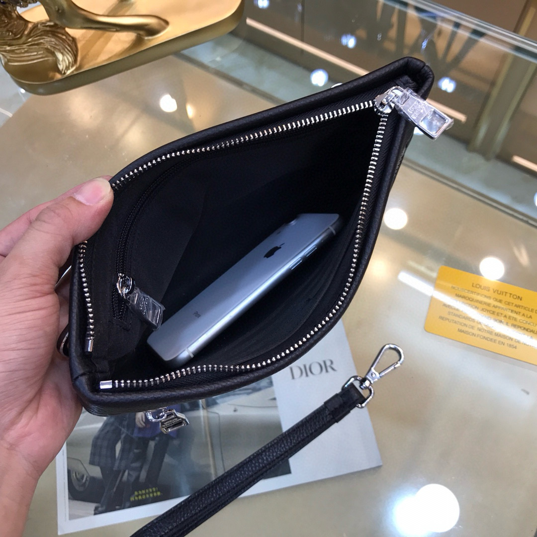 🌾新品 ：LOUIS VUITTON（路易威登）。2020最新手拿包不但包型做得好，而且品质也非常精细，进口牛皮压经典格