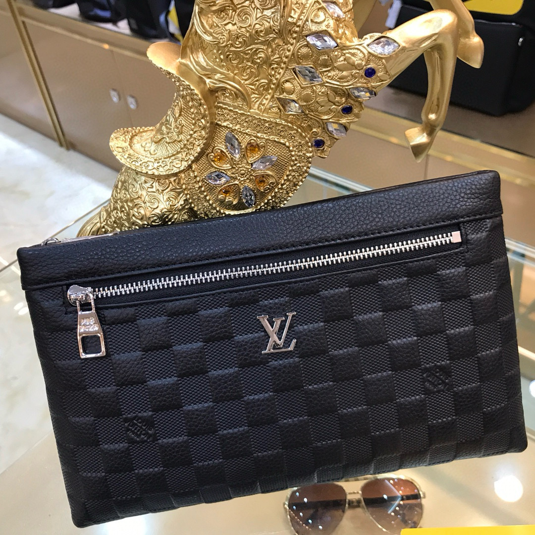 🌾新品 ：LOUIS VUITTON（路易威登）。2020最新手拿包不但包型做得好，而且品质也非常精细，进口牛皮压经典格