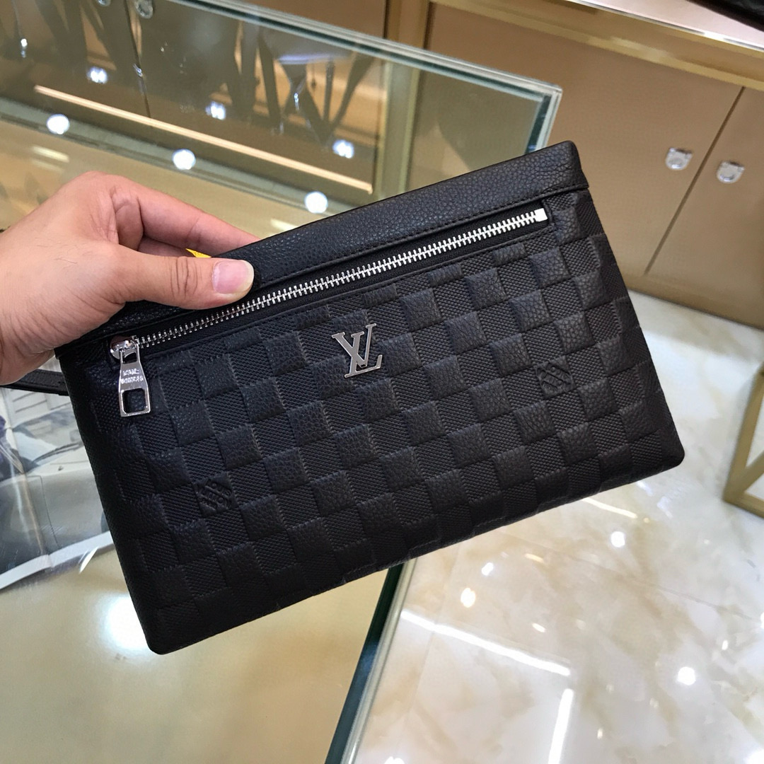 🌾新品 ：LOUIS VUITTON（路易威登）。2020最新手拿包不但包型做得好，而且品质也非常精细，进口牛皮压经典格