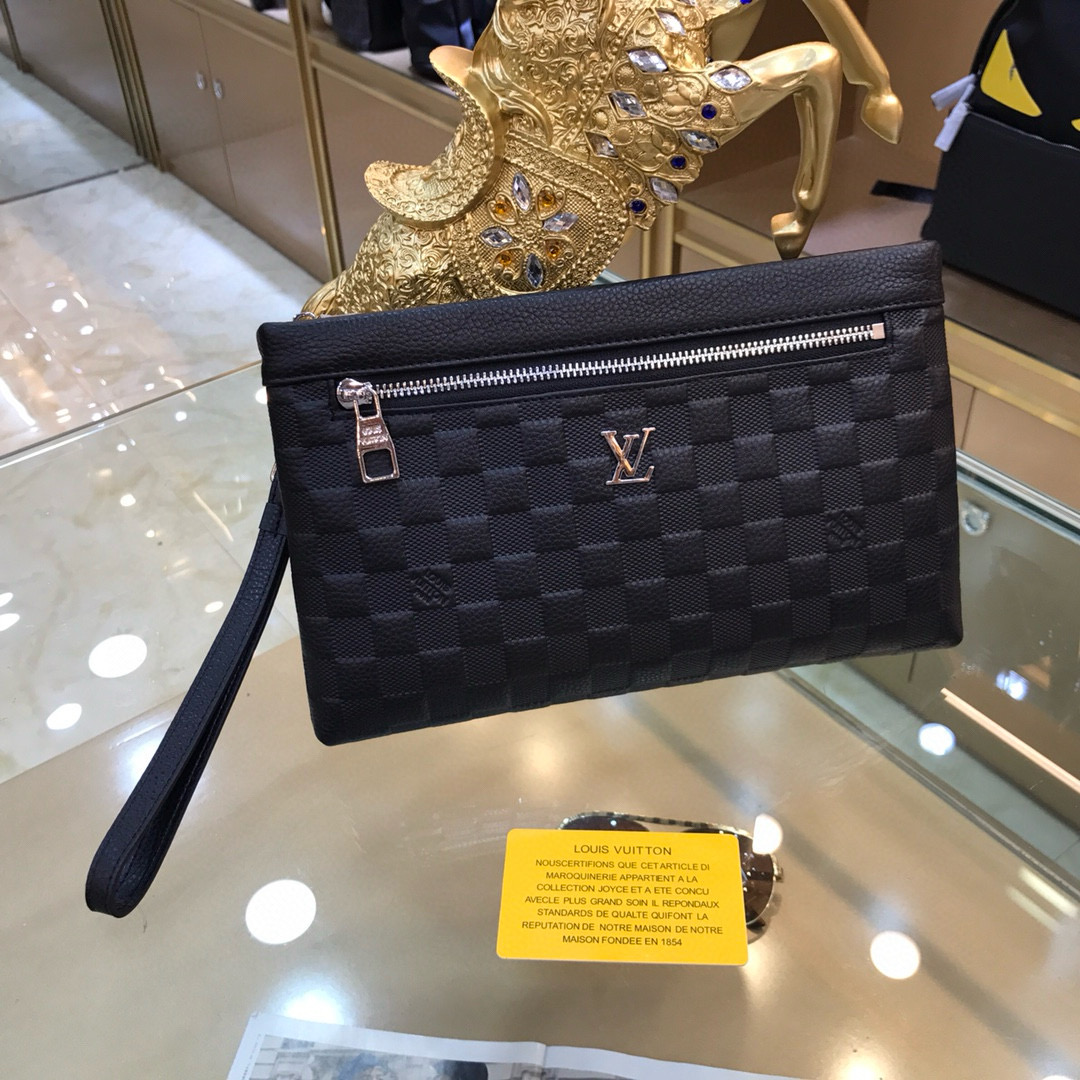 🌾新品 ：LOUIS VUITTON（路易威登）。2020最新手拿包不但包型做得好，而且品质也非常精细，进口牛皮压经典格