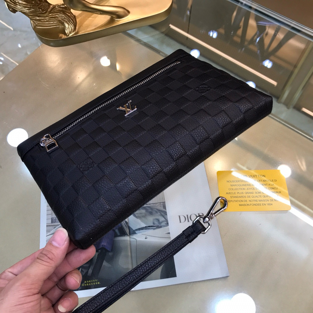 🌾新品 ：LOUIS VUITTON（路易威登）。2020最新手拿包不但包型做得好，而且品质也非常精细，进口牛皮压经典格
