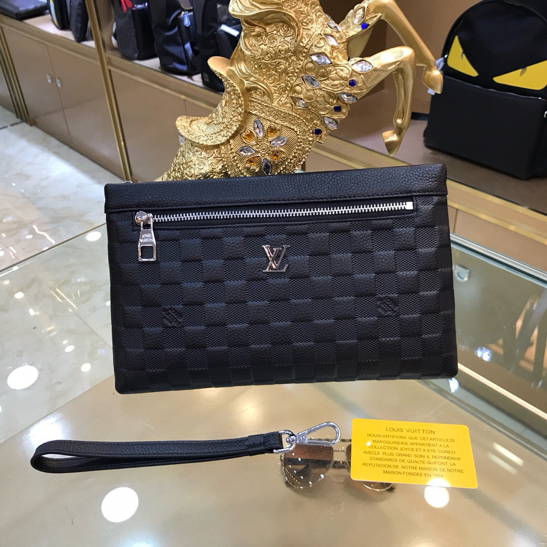 🌾新品 ：LOUIS VUITTON（路易威登）。2020最新手拿包不但包型做得好，而且品质也非常精细，进口牛皮压经典格
