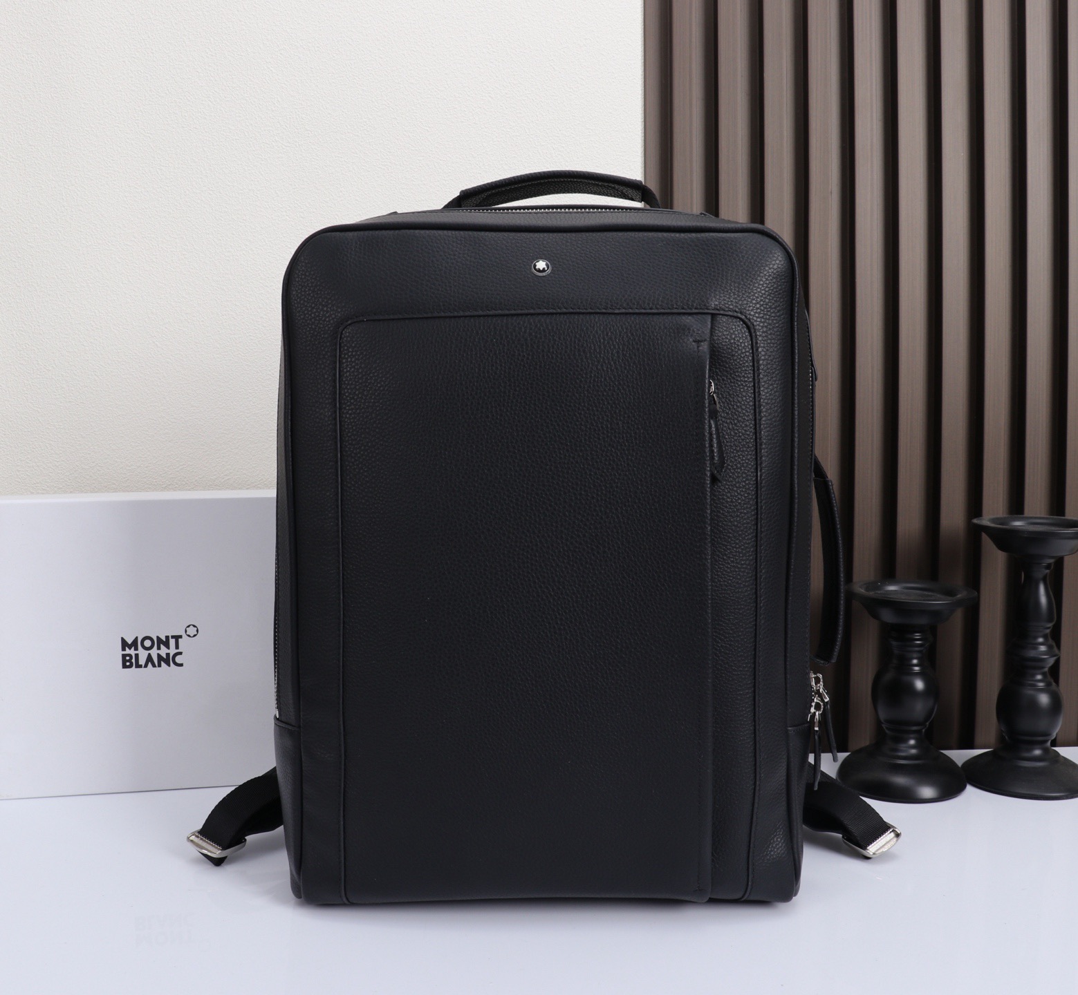 MONTBLANC 万宝龙粒纹系列精选双肩背包 经典黑 型号:MB# 材质:专柜皮牛皮 款式:来自万宝龙专柜购版打 MONTBLANC 万宝龙粒纹系列精选双肩背包 经典黑 型号:MB# 材质:专柜皮牛皮 款式:来自万宝龙专柜购版打