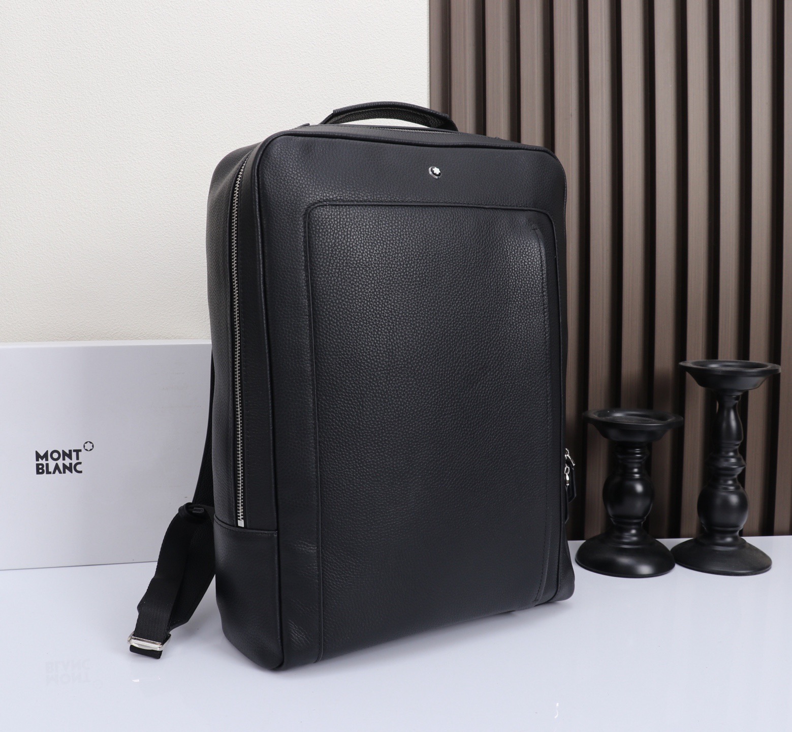 MONTBLANC 万宝龙粒纹系列精选双肩背包 经典黑 型号:MB# 材质:专柜皮牛皮 款式:来自万宝龙专柜购版打 MONTBLANC 万宝龙粒纹系列精选双肩背包 经典黑 型号:MB# 材质:专柜皮牛皮 款式:来自万宝龙专柜购版打