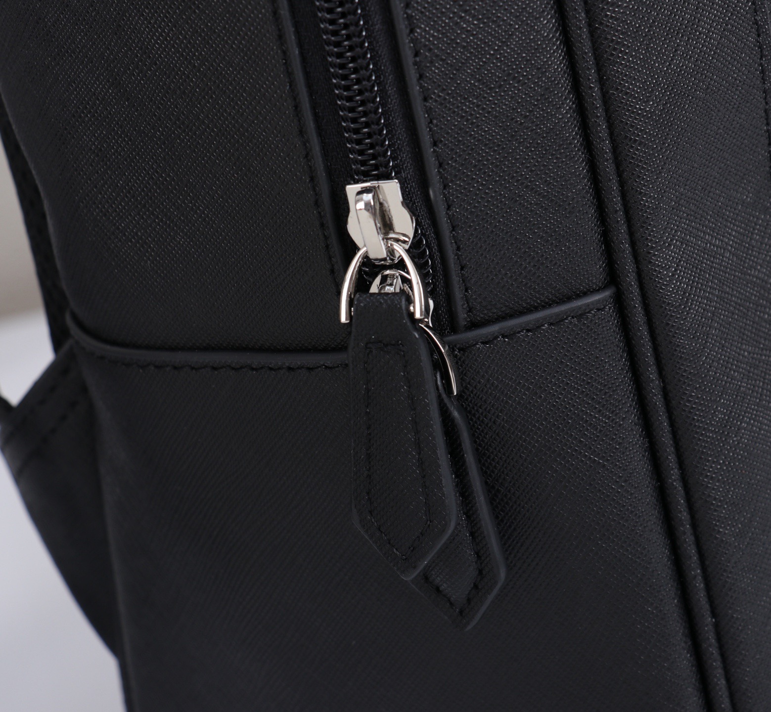 MONTBLANC 万宝龙匠心系列精选双肩背包 经典黑 型号:MB# 材质:专柜皮牛皮 款式:来自万宝龙专柜购版打 MONTBLANC 万宝龙匠心系列精选双肩背包 经典黑 型号:MB# 材质:专柜皮牛皮 款式:来自万宝龙专柜购版打