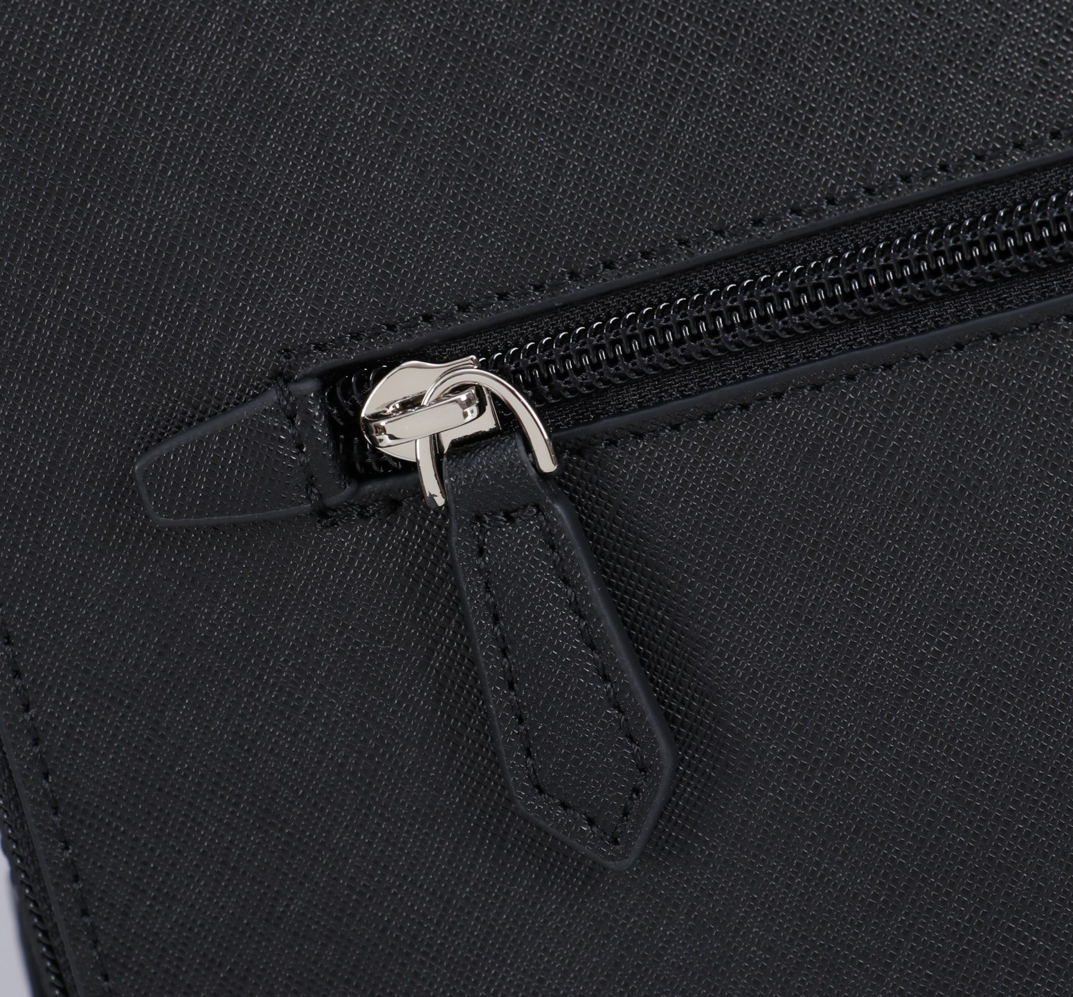 MONTBLANC 全新万宝龙匠心系列双肩背包 经典黑色 型号:MB# 材质:头层牛皮(原版皮) 款式:来自万宝龙专柜 MONTBLANC 全新万宝龙匠心系列双肩背包 经典黑色 型号:MB# 材质:头层牛皮(原版皮) 款式:来自万宝龙专柜