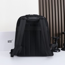 MONTBLANC 全新万宝龙匠心系列双肩背包 经典黑色 型号:MB# 材质:头层牛皮(原版皮) 款式:来自万宝龙专柜 MONTBLANC 全新万宝龙匠心系列双肩背包 经典黑色 型号:MB# 材质:头层牛皮(原版皮) 款式:来自万宝龙专柜