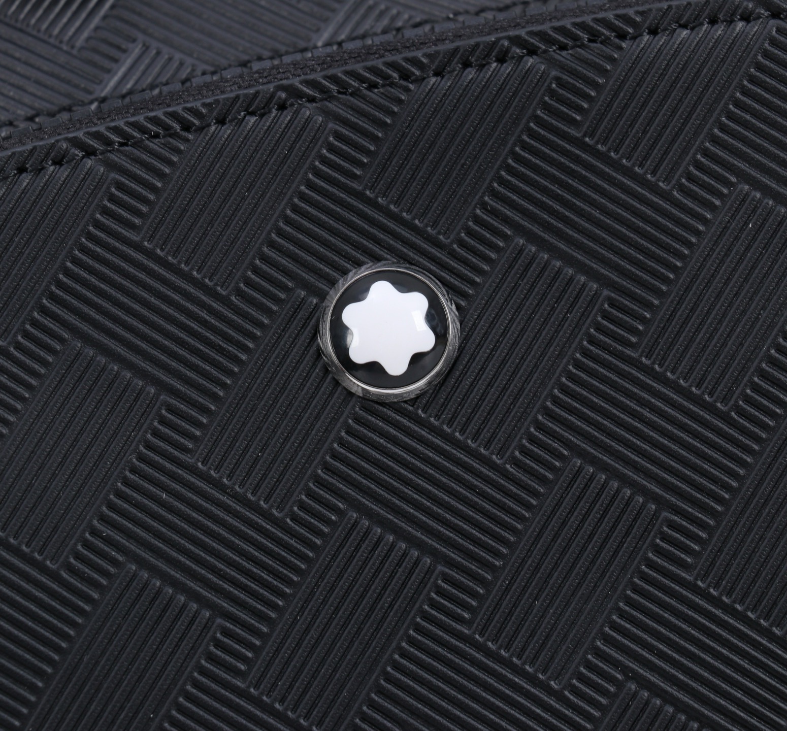 MONTBLANC全新万宝龙风尚3.0系列中号双肩背包 型号：MB# 材质：头层牛皮 （原版皮） 包装：专柜同步包装 款